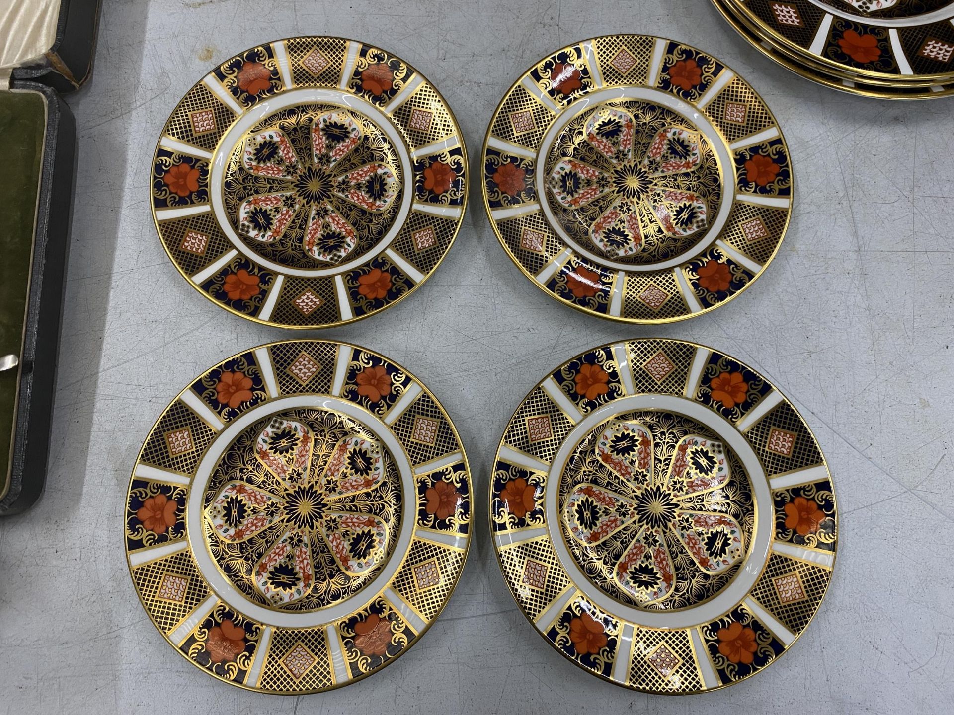 A SET OF FOUR ROYAL CROWN DERBY IMARI SIDE PLATES, DIAMETER 16CM