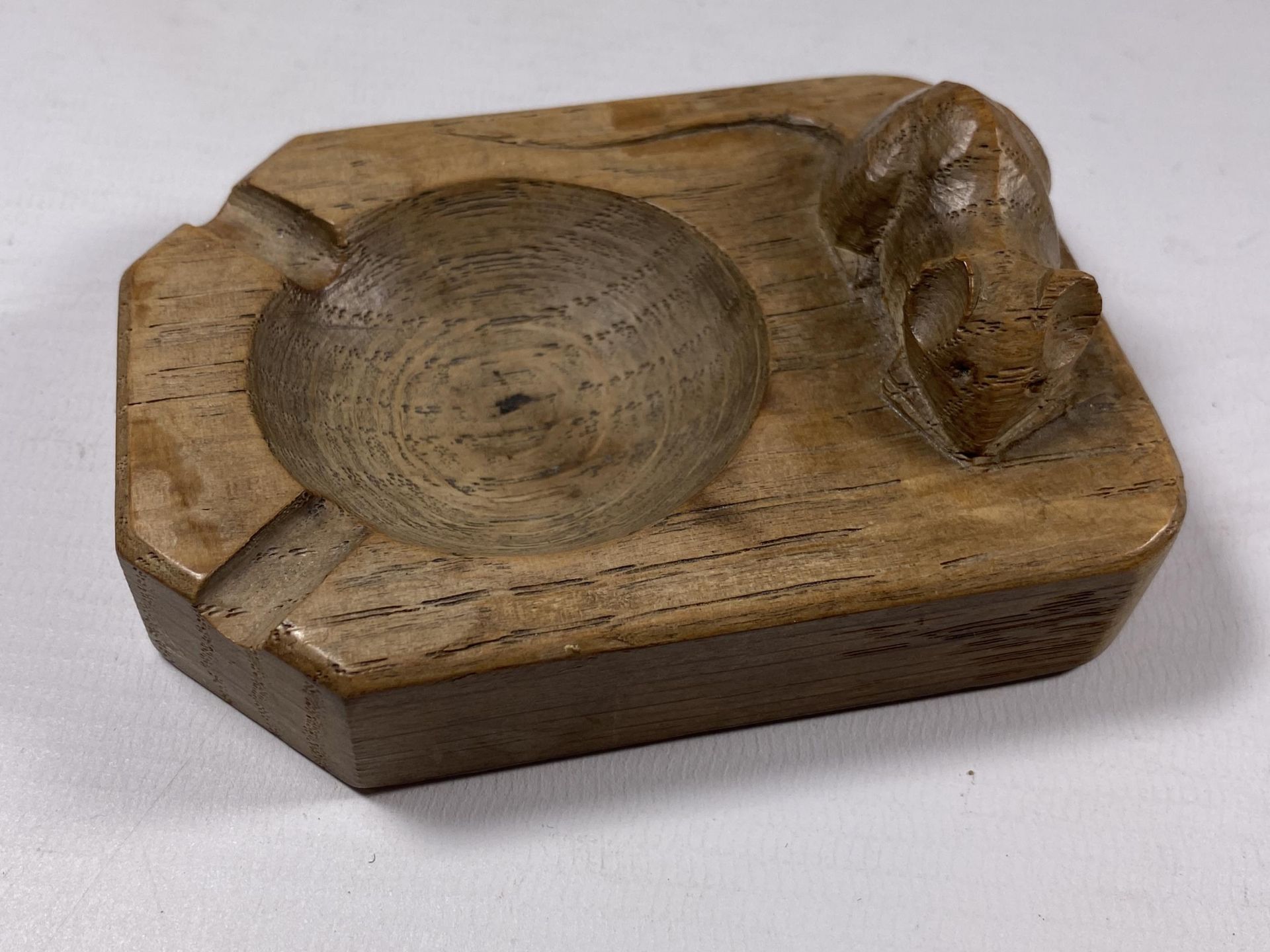 A ROBERT THOMPSON OF KILBURN, 1960'S MOUSEMAN ASHTRAY, LENGTH 10.5CM