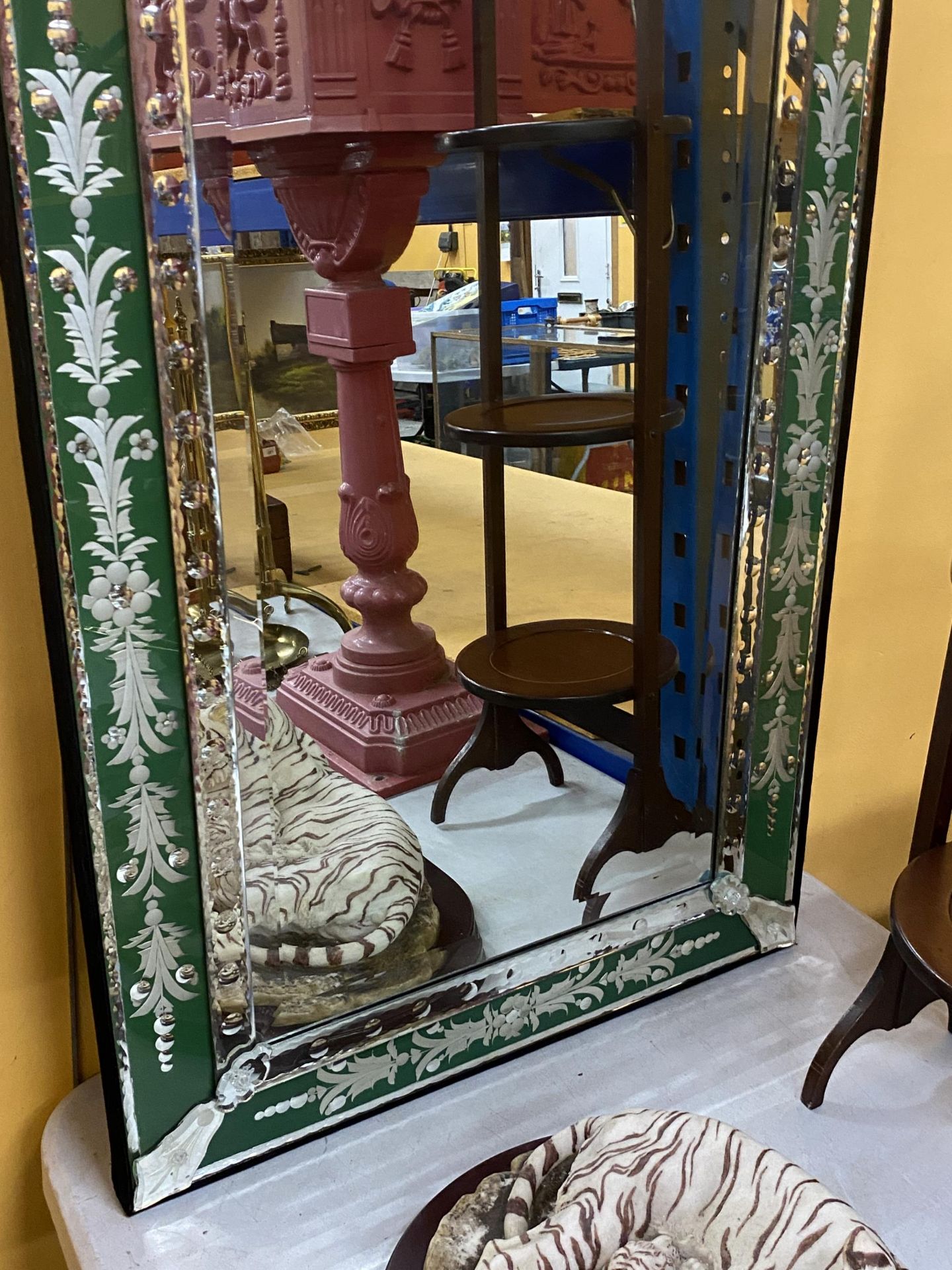 A VINTAGE VICTORIAN STYLE ORNATE FLORAL DESIGN MIRROR, HEIGHT 141CM - Image 4 of 4