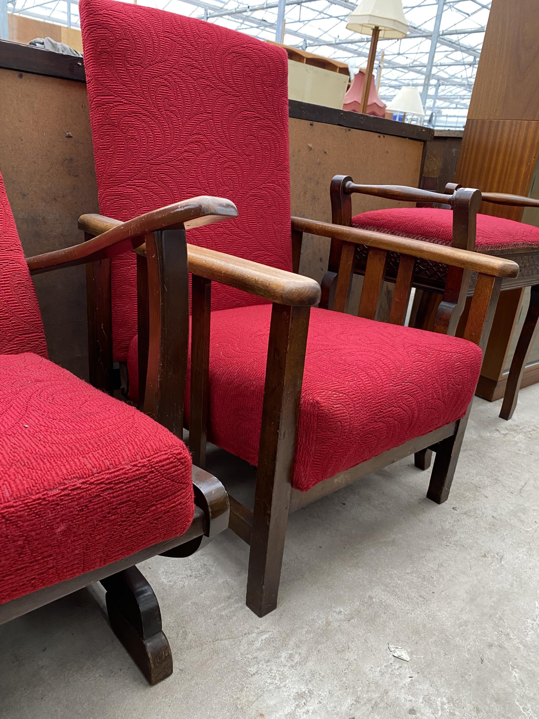 A MID 20TH CENTURY ROCKING CHAIR AND SIMILAR RECLINER - Image 3 of 3