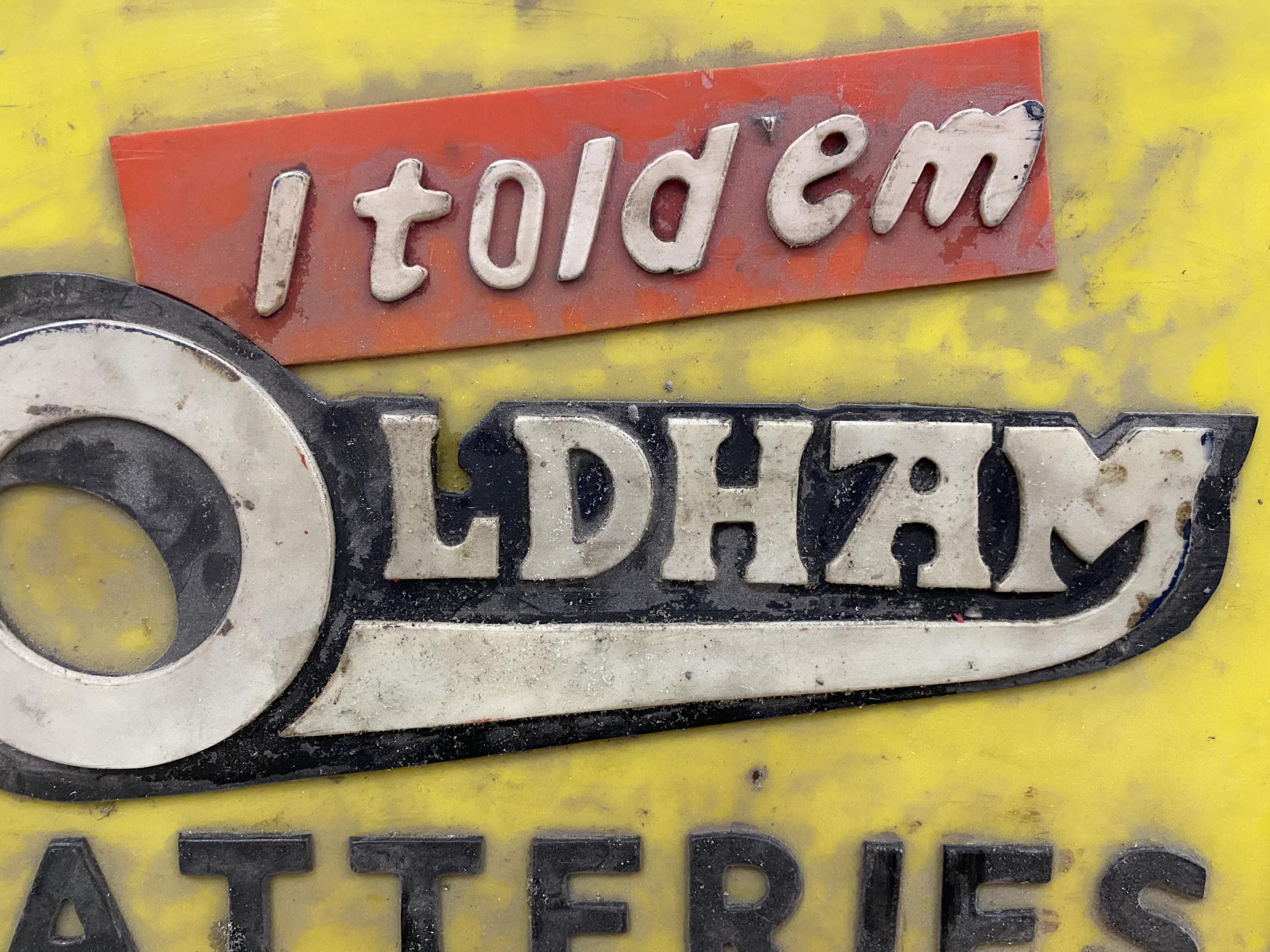 AN 'I TOLD EM' OLDHAM BATTERIES ILLUMINATED BOX SIGN, 39 X 50 X 10CM - Bild 2 aus 2