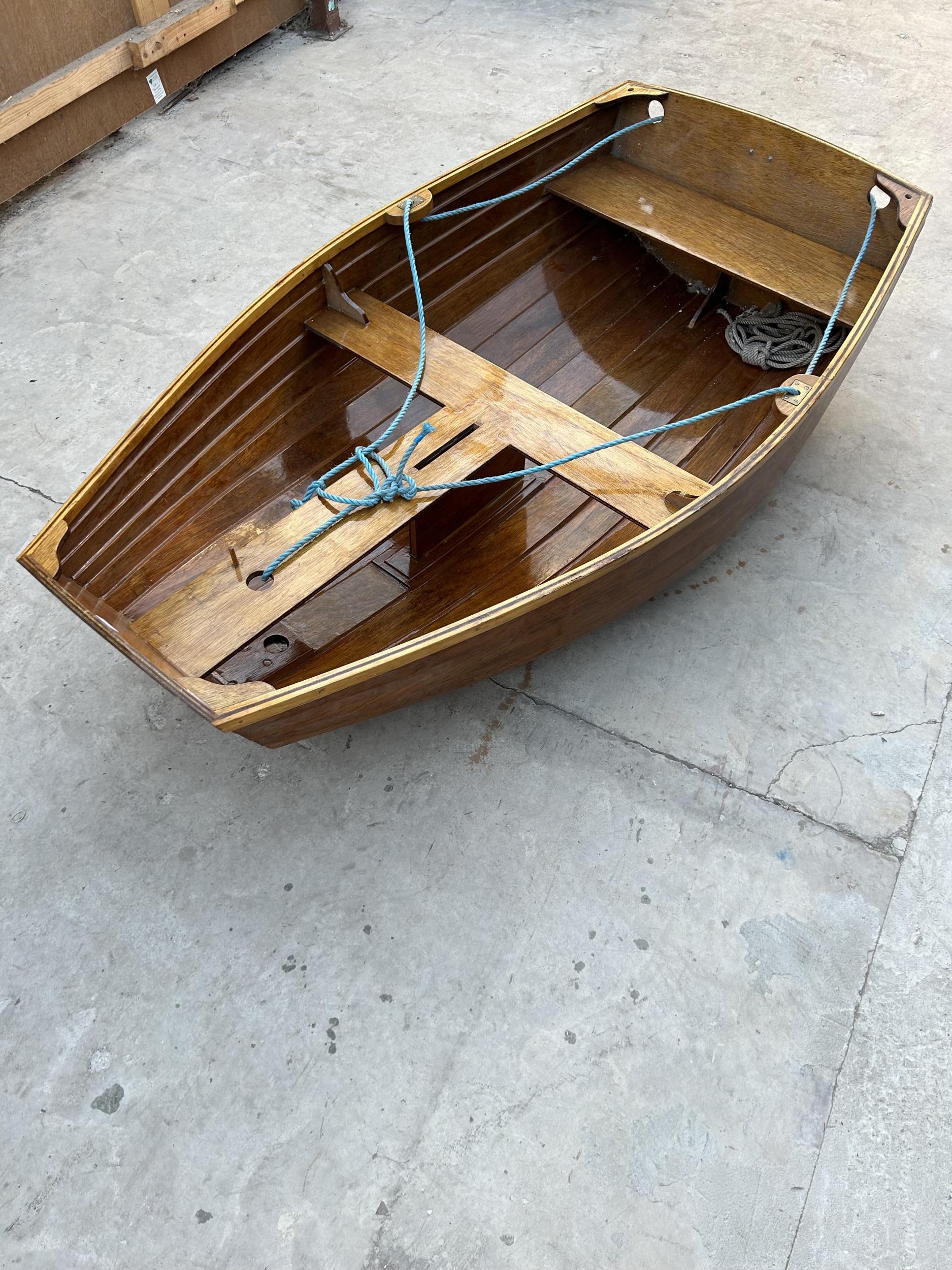 A VINTAGE HARD WOOD ROWING BOAT WITH INTERNAL SEATING (L:187CM W:107CM) - Image 5 of 6