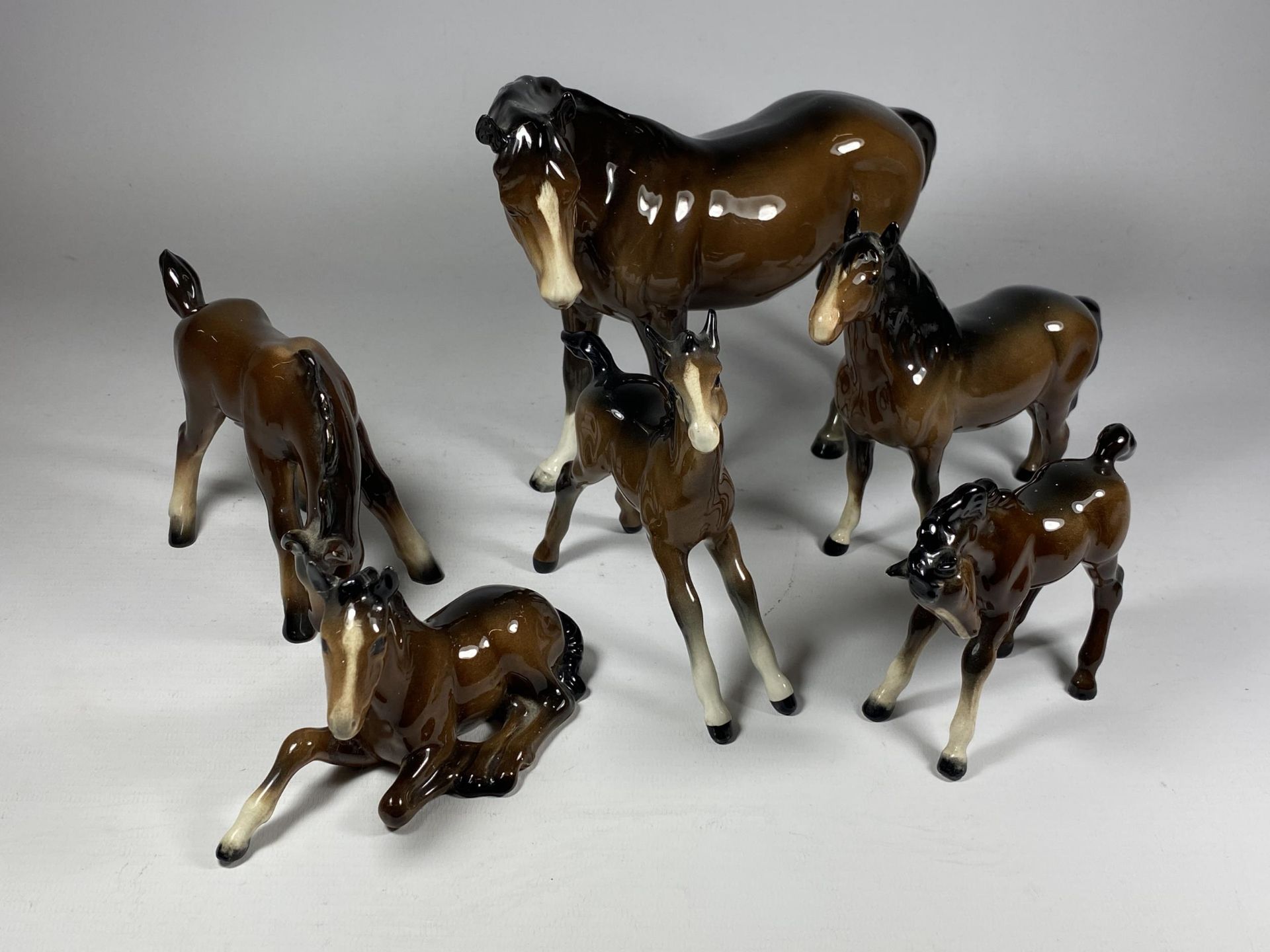 A GROUP OF FIVE BESWICK BROWN GLOSS HORSE MODELS AND FURTHER GERMAN HORSE MODEL, SOME A/F