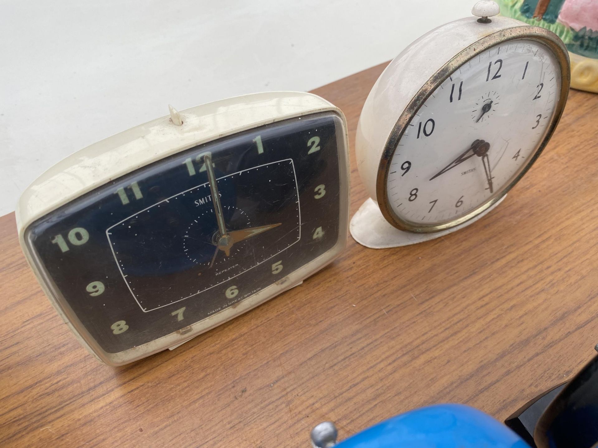 FOUR RETRO CLOCKS TO INCLUDE TWO SMITHS AND A BIG BEN ETC - Image 3 of 3
