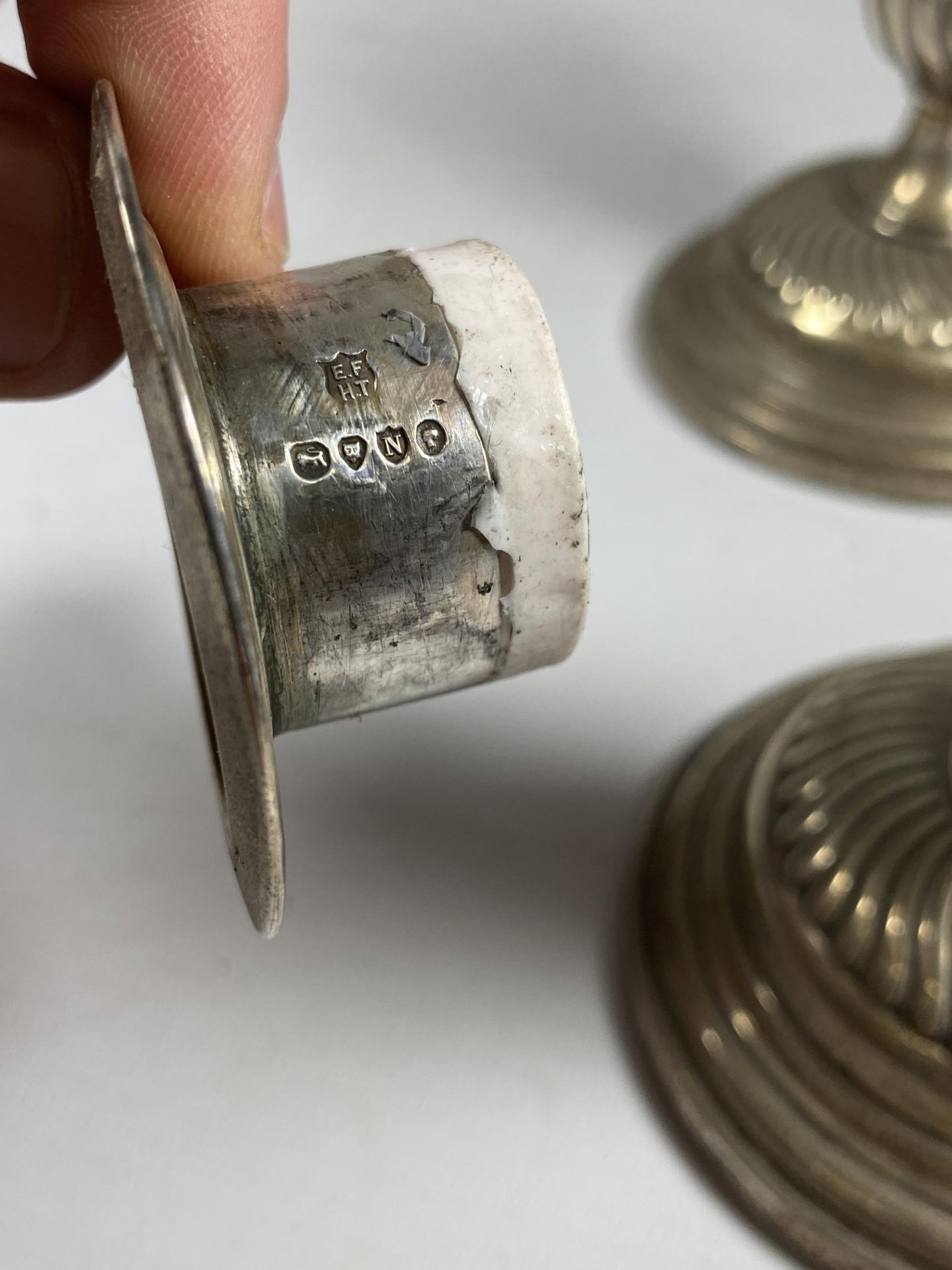 A PAIR OF VICTORIAN HALLMARKED SILVER CANDLESTICKS WITH FLUTED BASE DESIGN, HEIGHT 9CM - Image 3 of 3