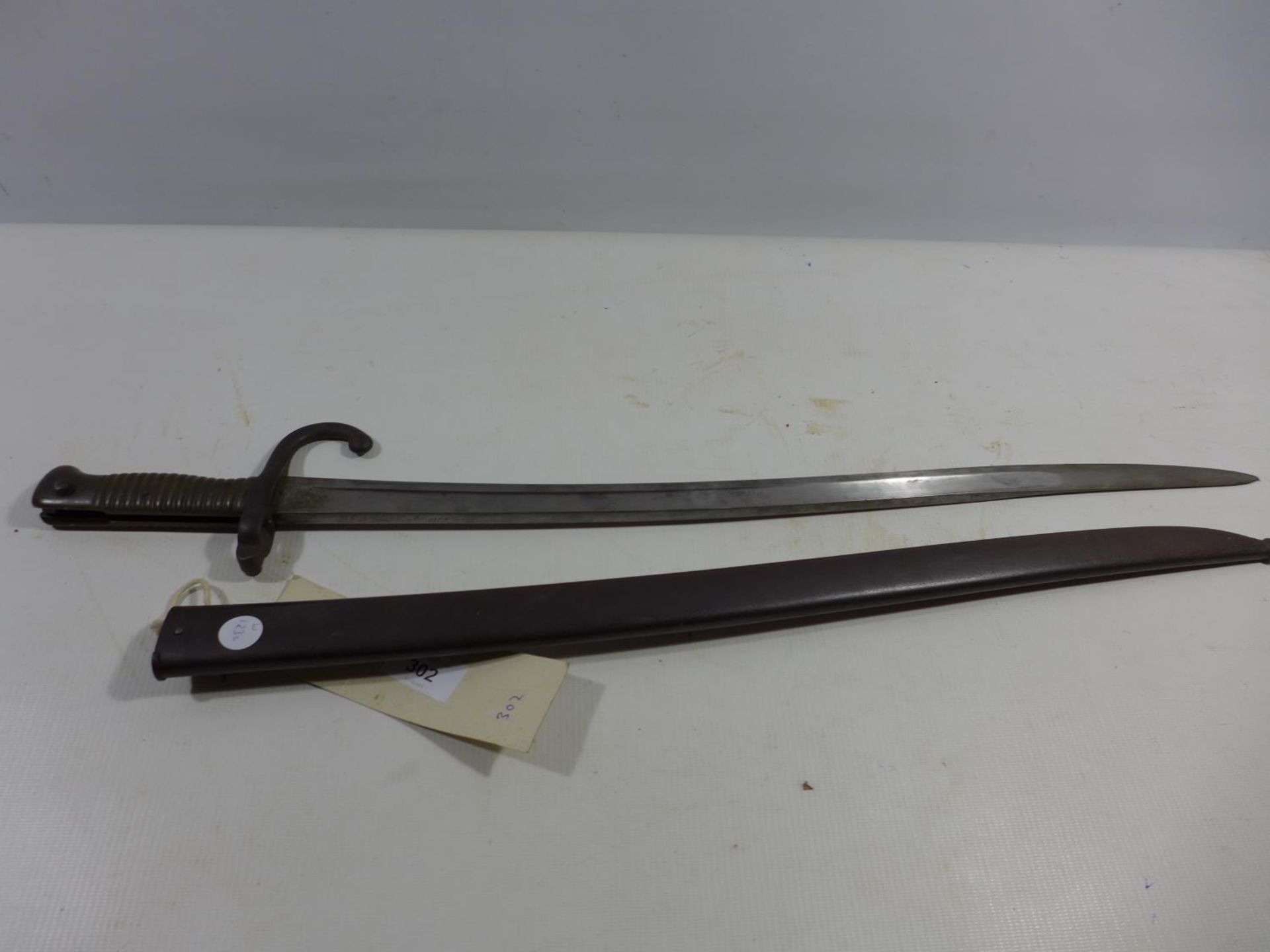 A FRENCH CHASSEPOT BAYONET AND SCABBARD, 57CM BLADE DATED 1870 - Image 2 of 5