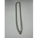 A MARKED SILVER NECKLACE LENGTH 18 INCHES