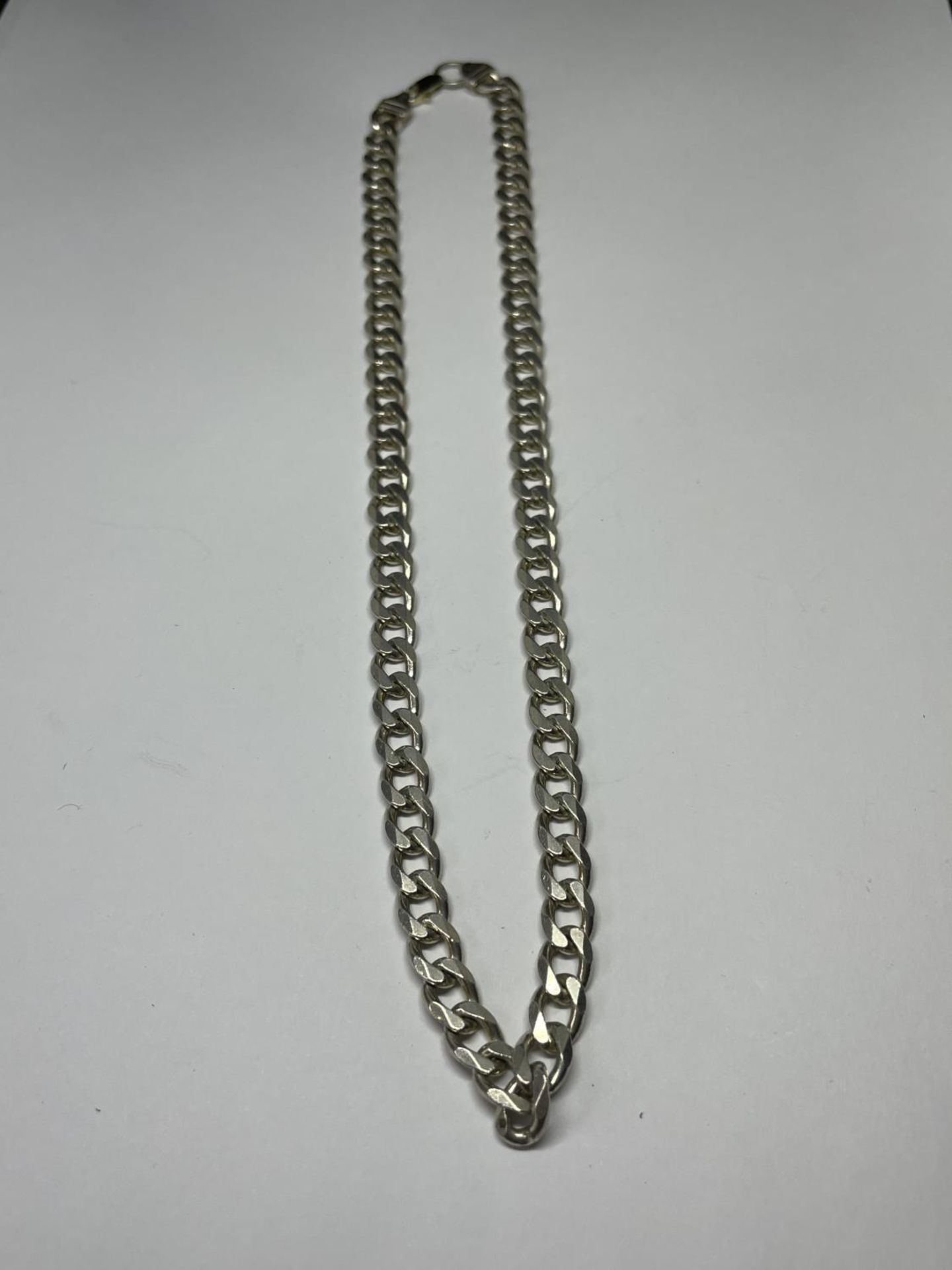 A MARKED SILVER NECKLACE LENGTH 18 INCHES