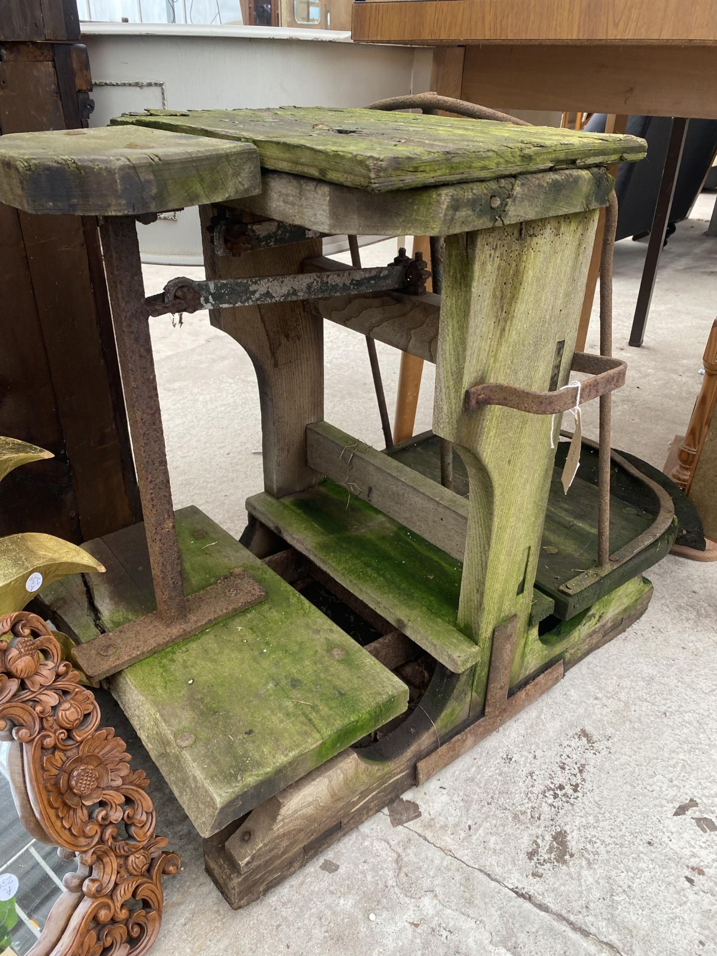 A SET OF VINTAGE WOODEN POTATO SCALES - Image 2 of 2