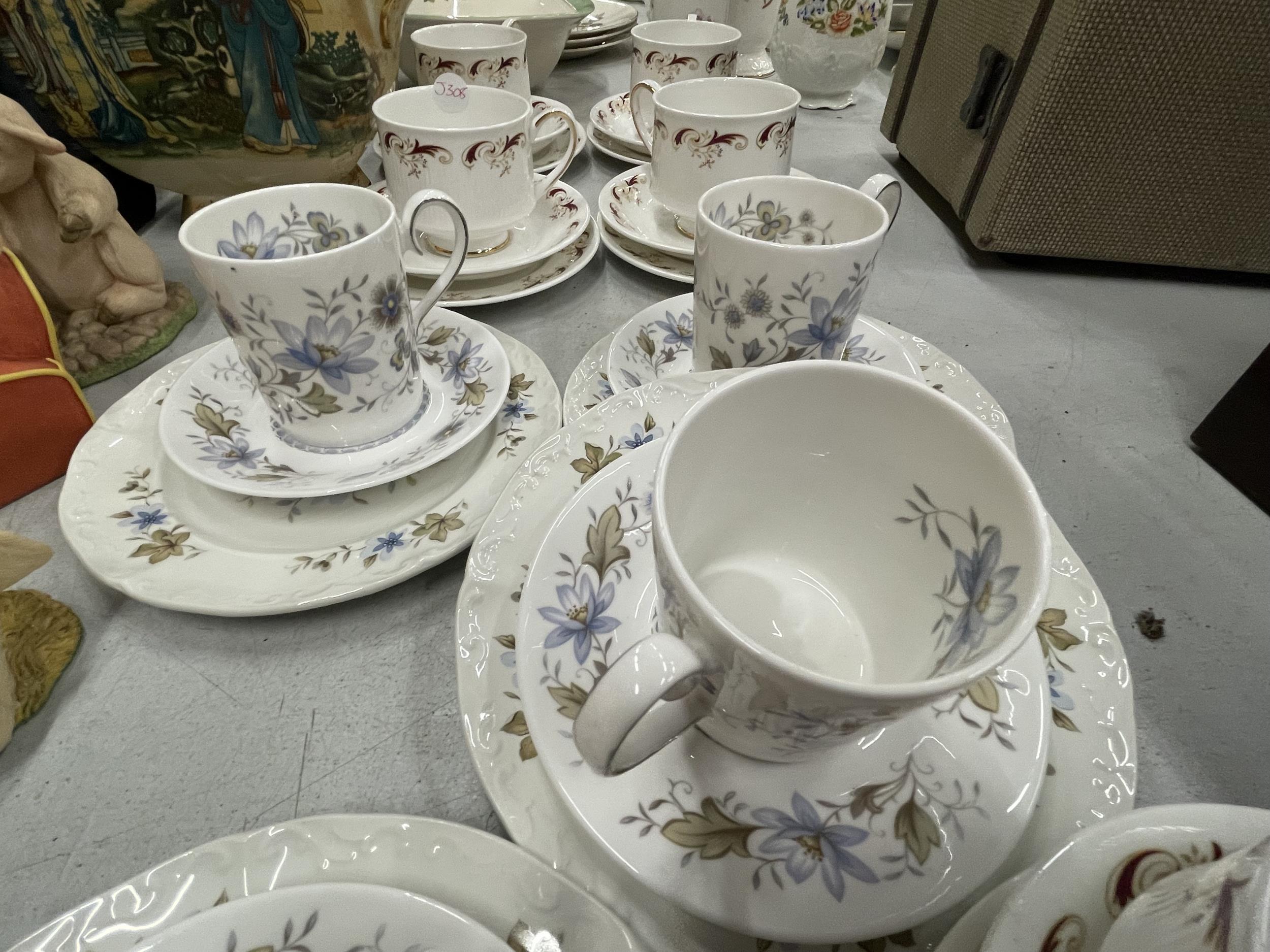 A QUANTITY OF CHINA CUPS, SAUCERS, PLATES AND SUGAR BOWL TO INCLUDE RIDGWAY 'MELISANDE' - Image 3 of 5