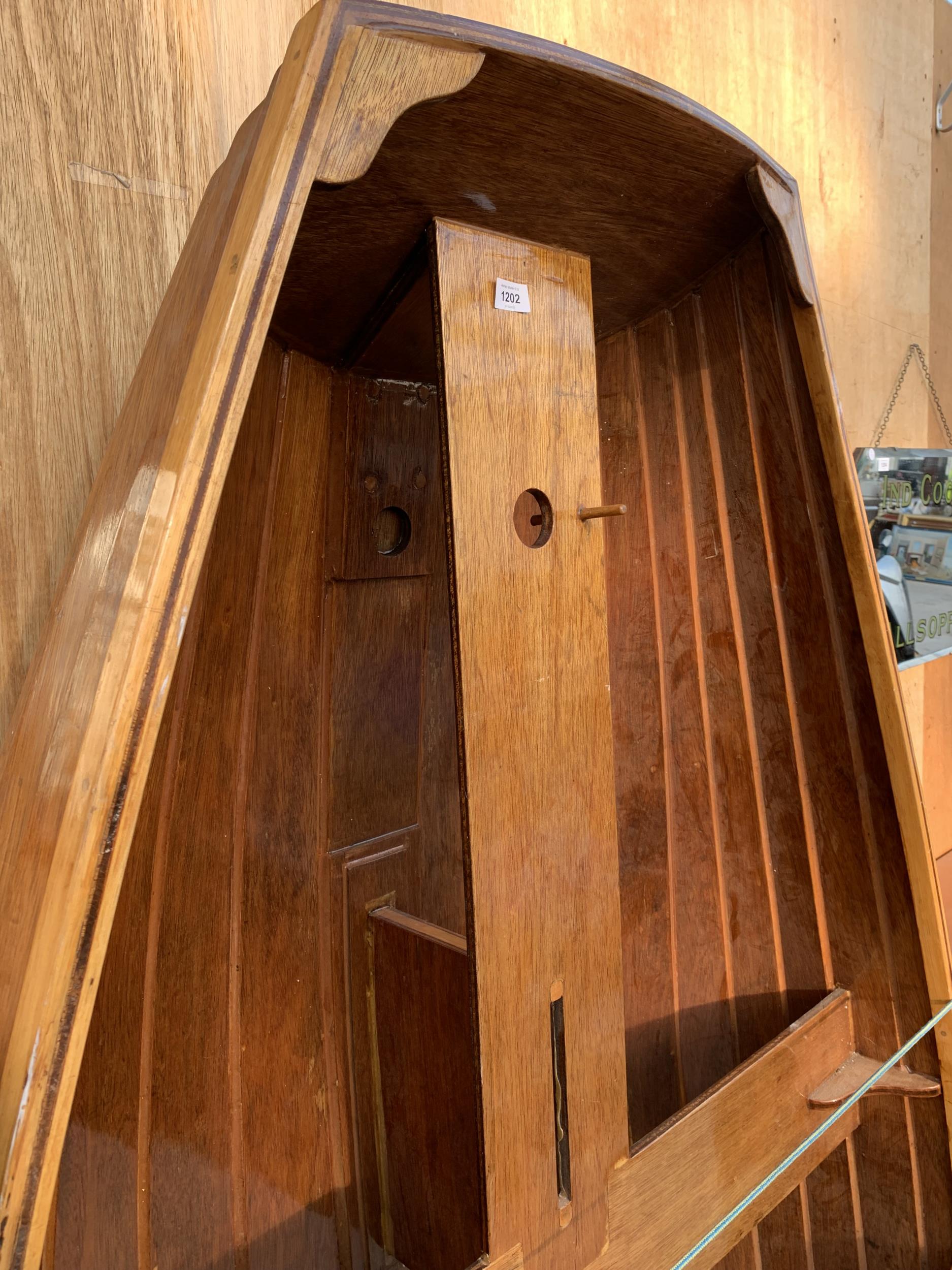 A VINTAGE HARD WOOD ROWING BOAT WITH INTERNAL SEATING (L:187CM W:107CM) - Image 4 of 6