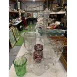 A LARGE QUANTITY OF GLASSWARE TO INCLUDE VASES, A FOOTED BOWL, JUGS, ETC