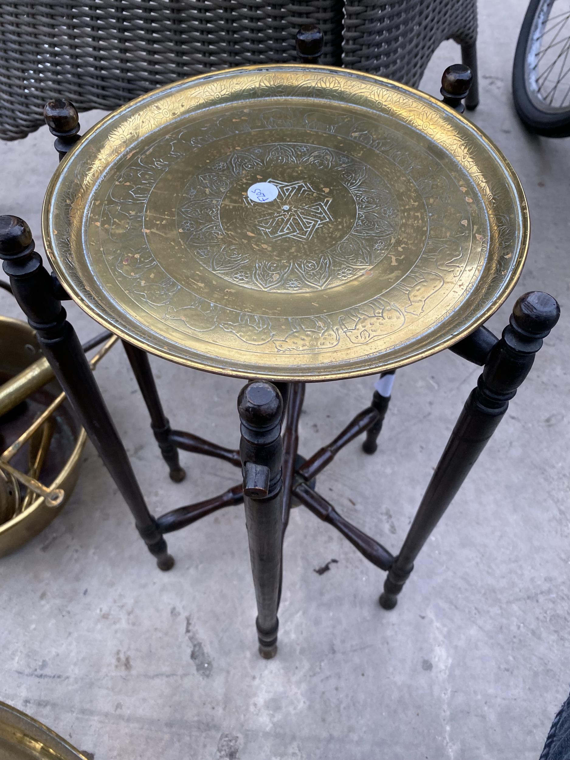 A LARGE ASSORTMENT OF BRASS ITEMS TO INCLUDE A FOLDING TABLE, A JAM PAN AND FIRE SIDE COMPANION - Image 3 of 3