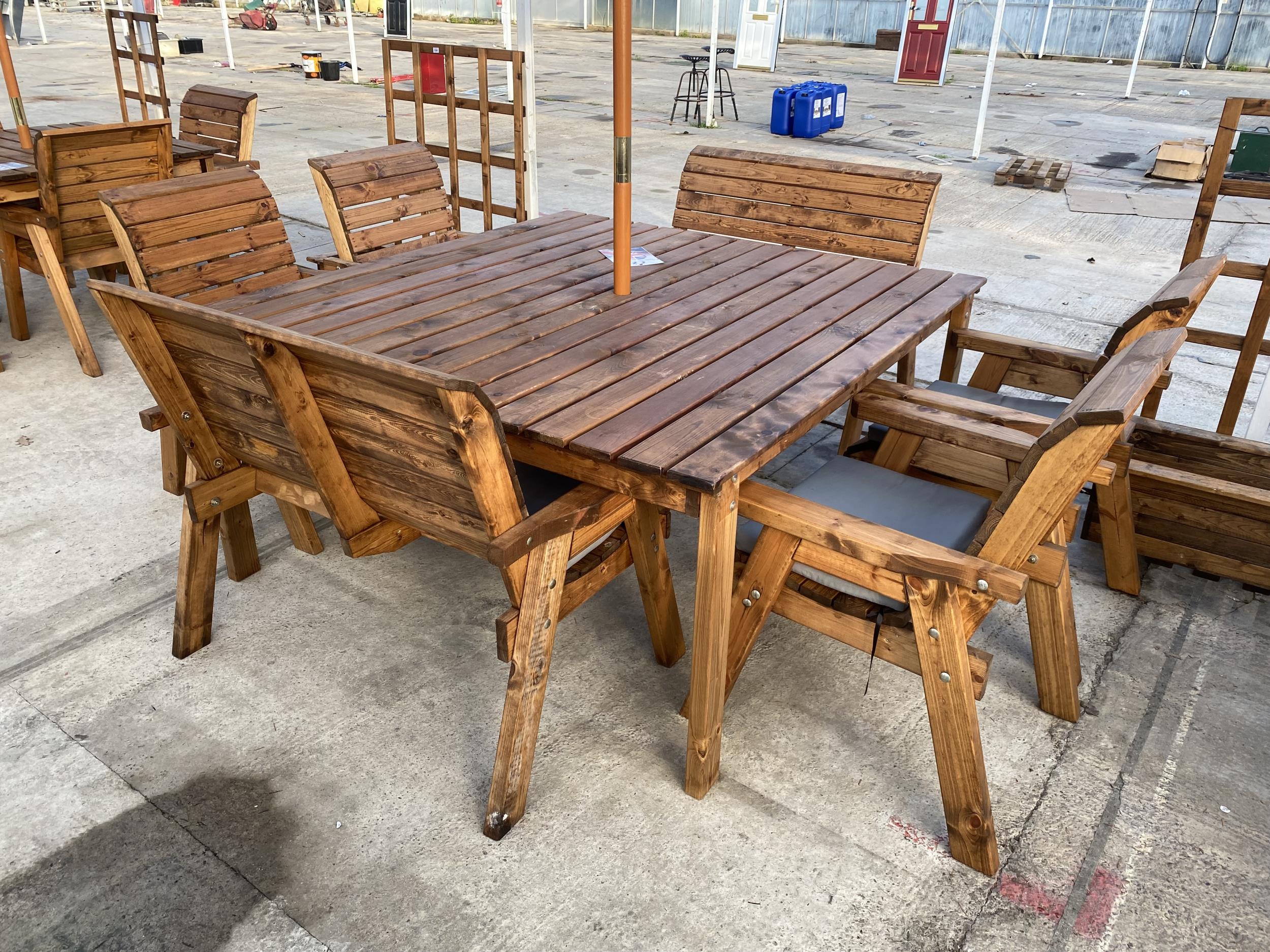 AN AS NEW EX DISPLAY CHARLES TAYLOR PATIO FURNITURE SET COMPRISING OF A LARGE SQUARE TABLE, FOUR - Image 2 of 5