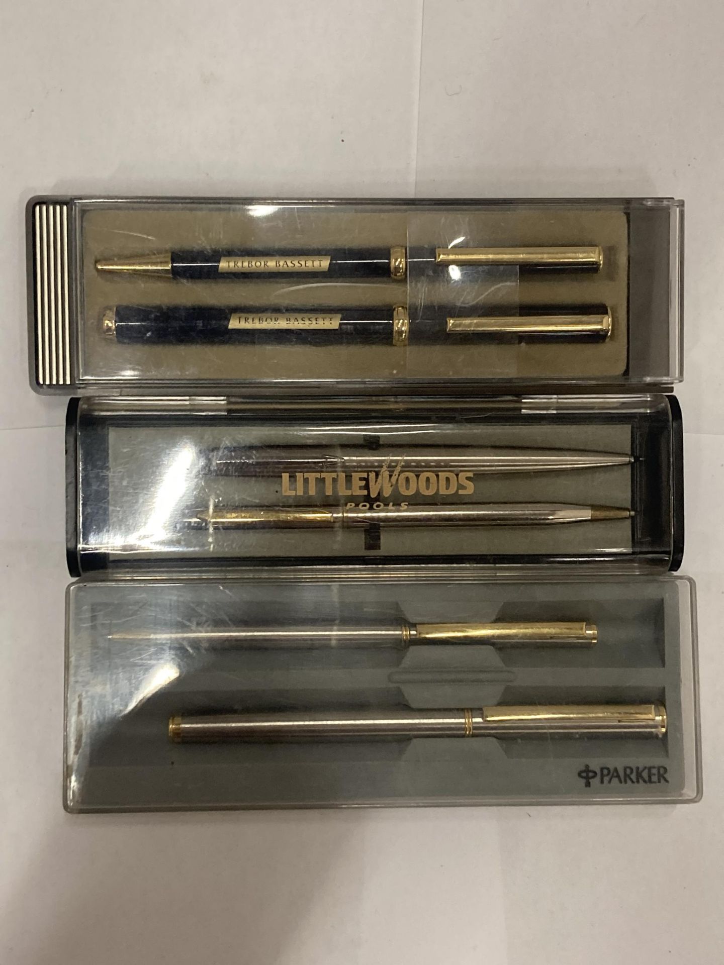 SIX PARKER PENS IN BOXES OF TWO