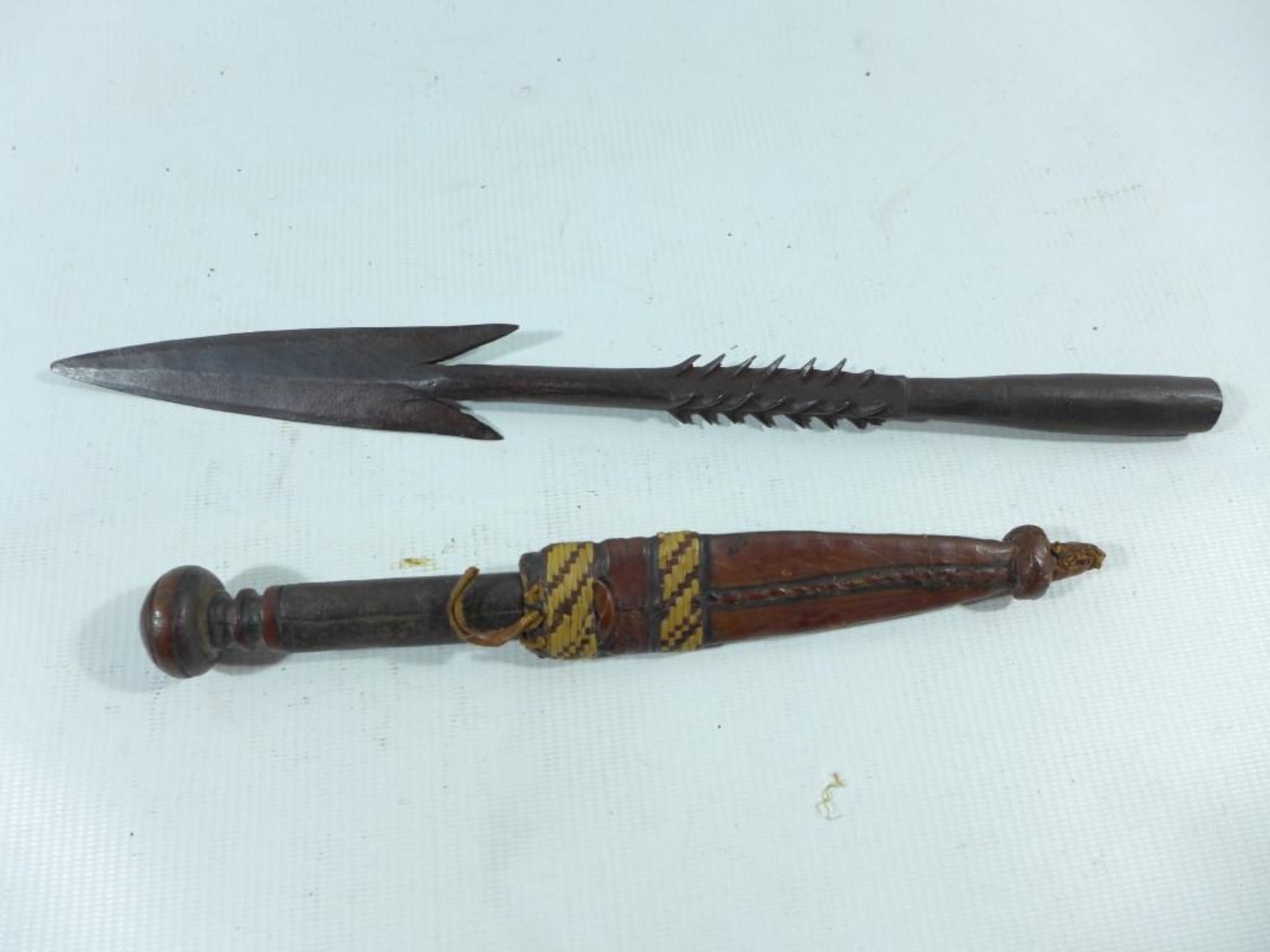 AN AFRICAN KNIFE AND SCABBARD, 14CM BLADE, 34CM SPEAR HEAD (2) - Image 3 of 3