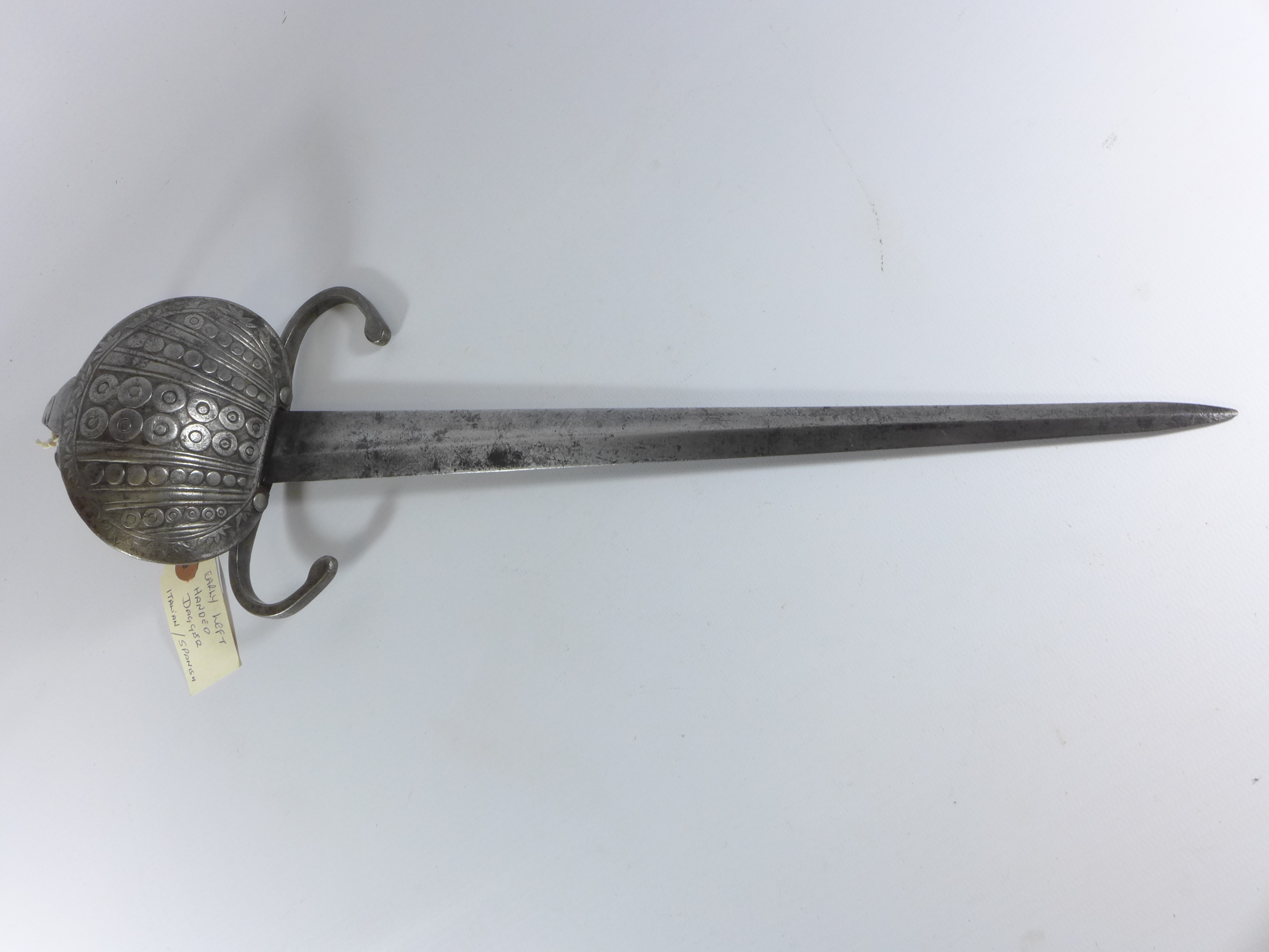 A 17TH CENTURY STYLE GERMAN LEFT HAND DAGGER, 36CM BLADE, CUP GUARD WITH DECORATION, WOOD GRIP