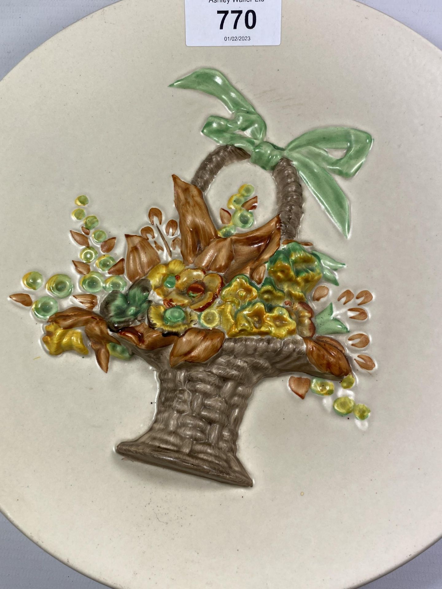 A CLARICE CLIFF POTTERY PLATE WITH BASKET OF FLOWER RELIEF MOULDED DESIGN - Image 2 of 4