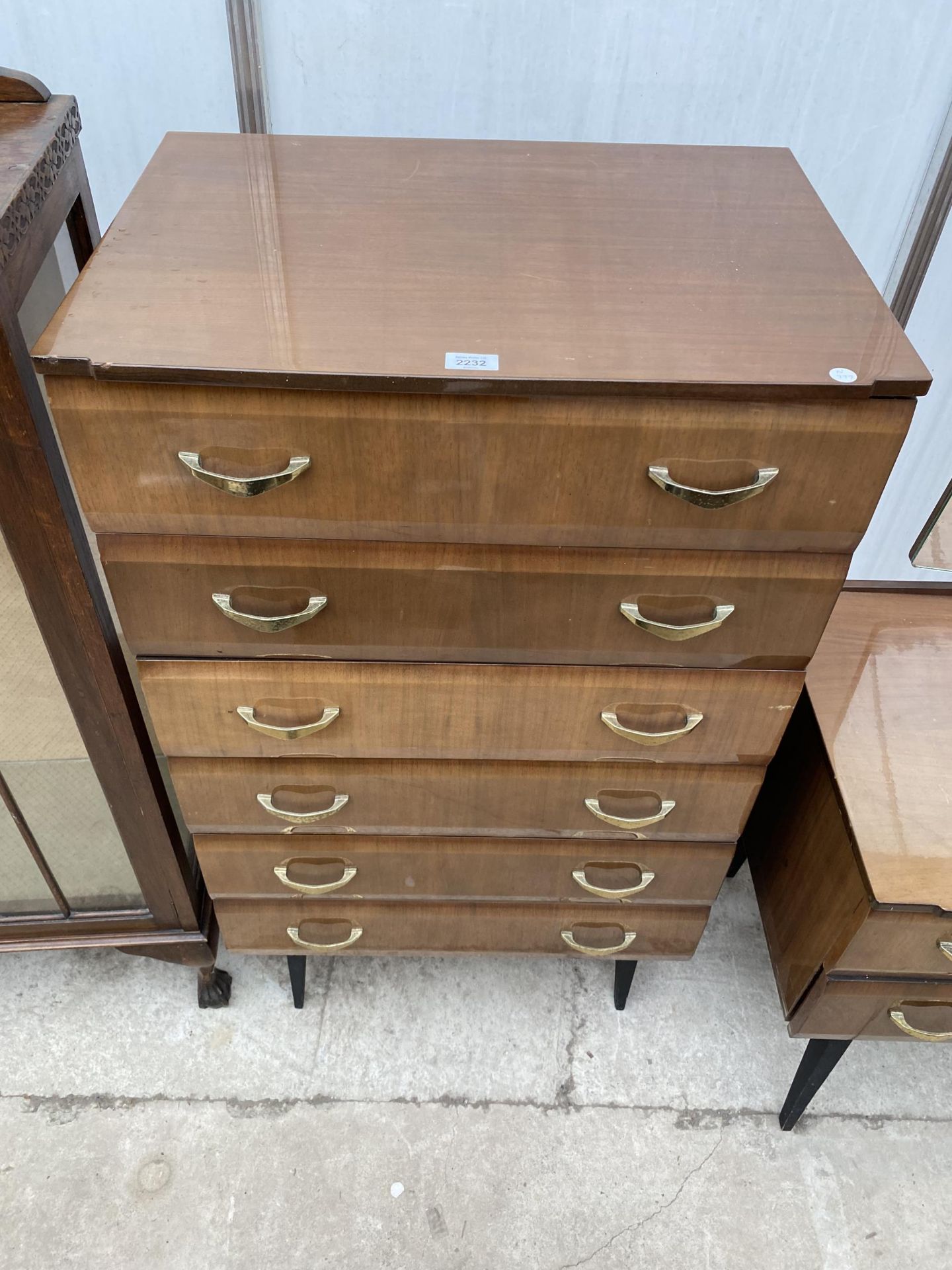 A MID 20TH CENTURY MEREDEW CHEST OF SIX DRAWERS, 26" WIDE