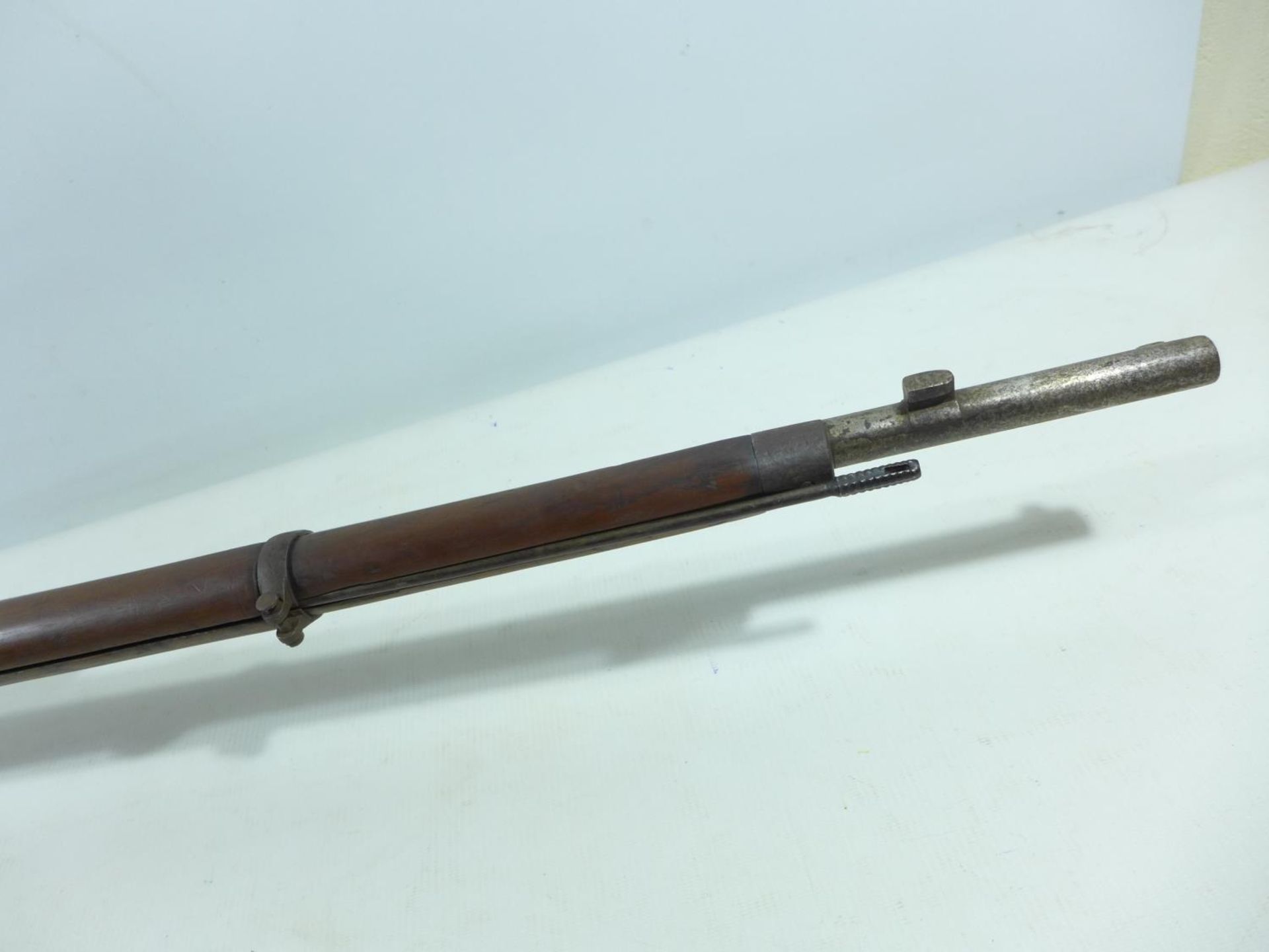 A MID 19TH CENTURY OBSOLETE CALIBRE WERNDL-HOLUB RIFLE, 83CM BARREL, LACKING HAMMER, TOTAL LENGTH - Image 10 of 11