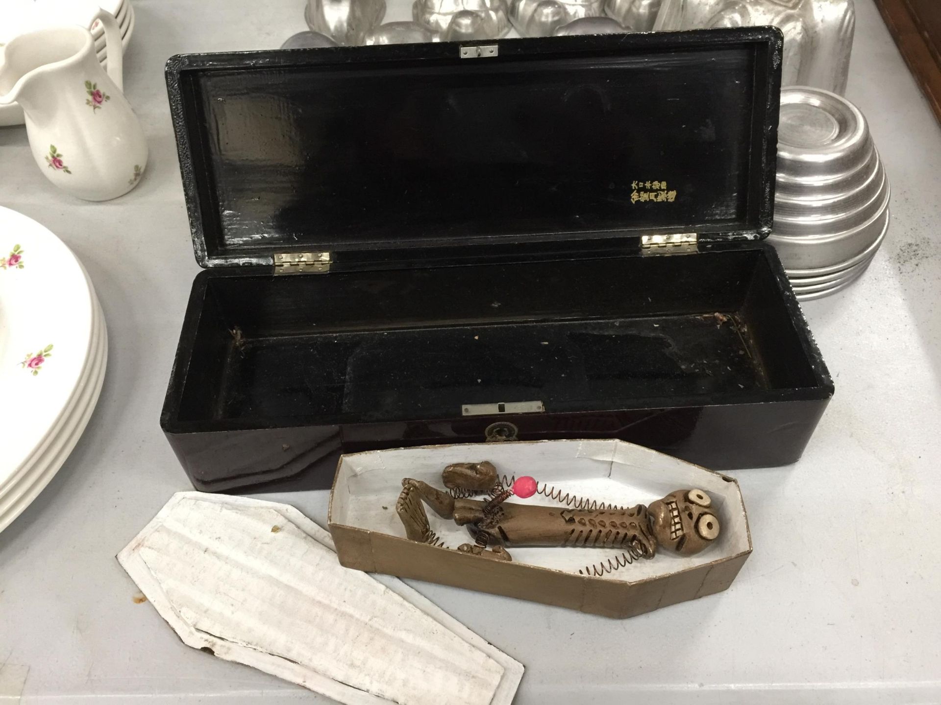 AN ORIENTAL STYLE LACQUERED GLOVE BOX PLUS A VOODOO FERTILITY DOLL IN A COFFIN - Image 2 of 2