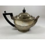 A VICTORIAN HALLMARKED SILVER TEAPOT, HEIGHT 12CM, TOTAL WEIGHT 263G