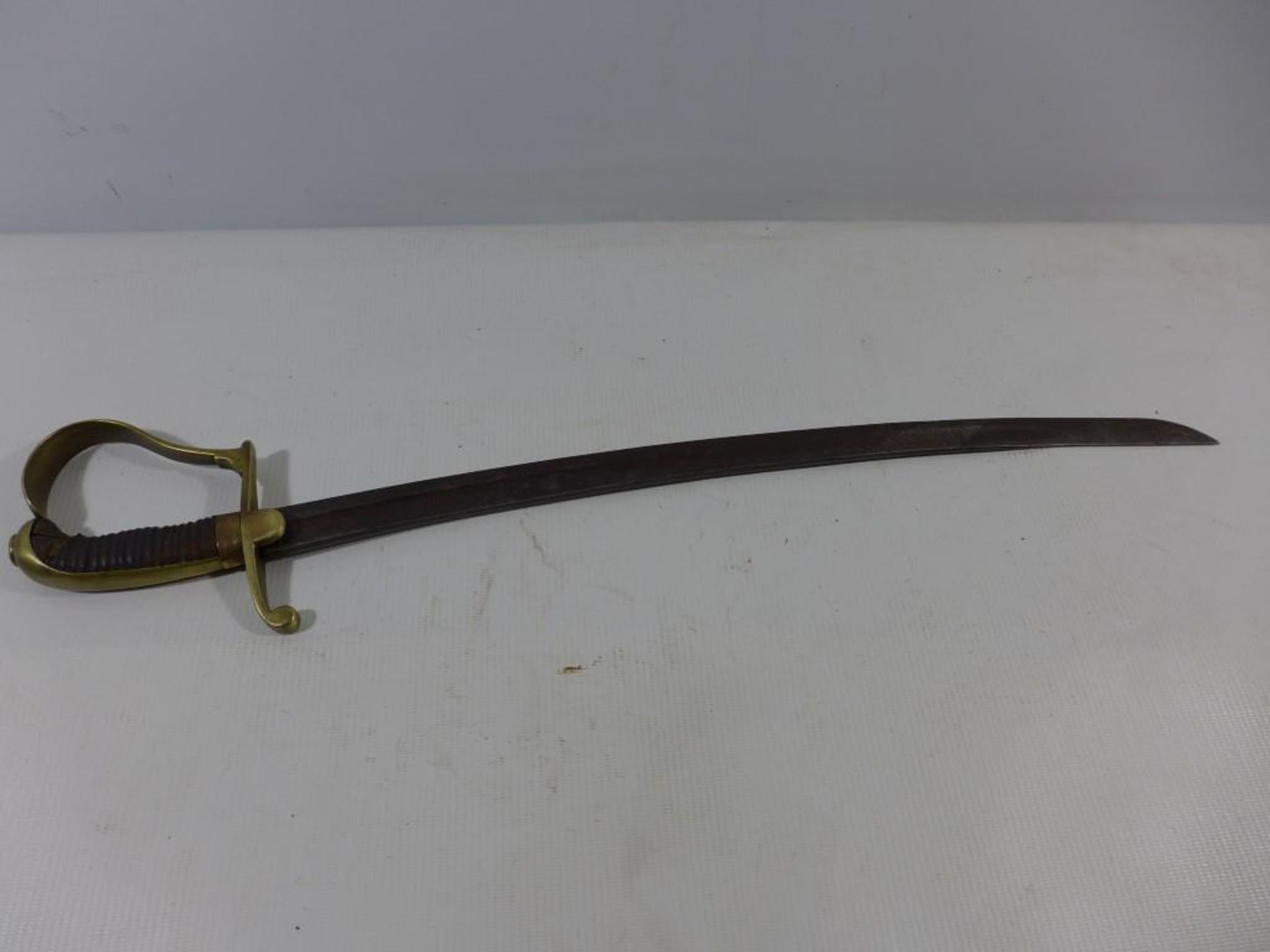 A MID 19TH CENTURY CHILDS SWORD, 47.5CM BLADE, BRASS GUARD