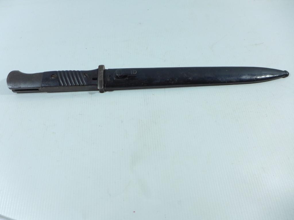 A WORLD WAR II NAZI GERMANY S84/98 BAYONET AND SCABBARD, 25CM BLADE - Image 3 of 4