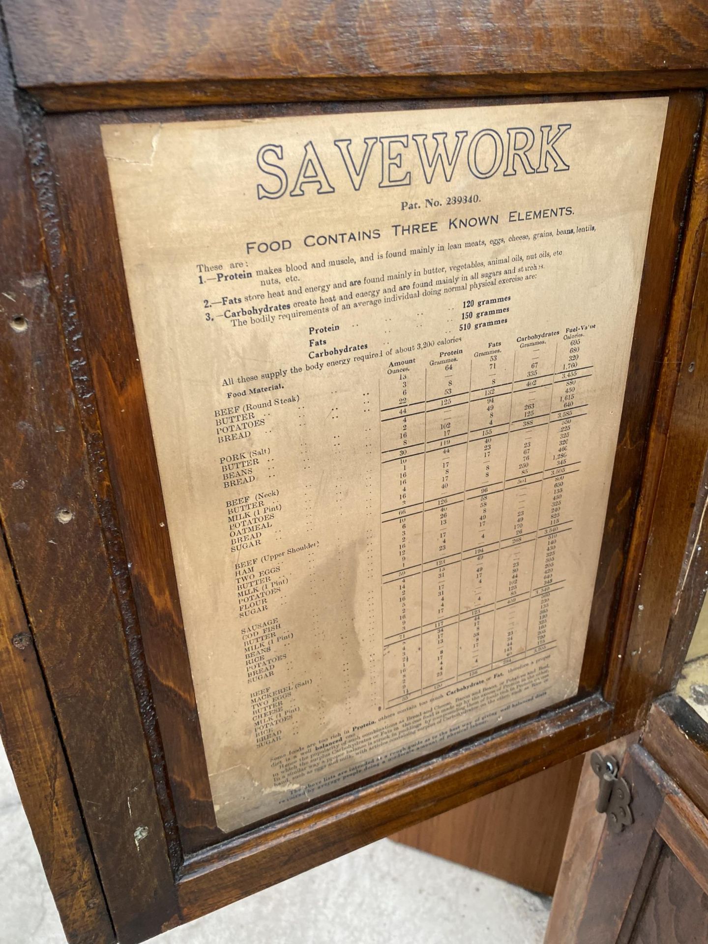 A MID 20TH CENTURY 'SAVEWORK' FOUR DOOR CABINET WITH SINGLE DRAWER, 31" WIDE - Image 4 of 7