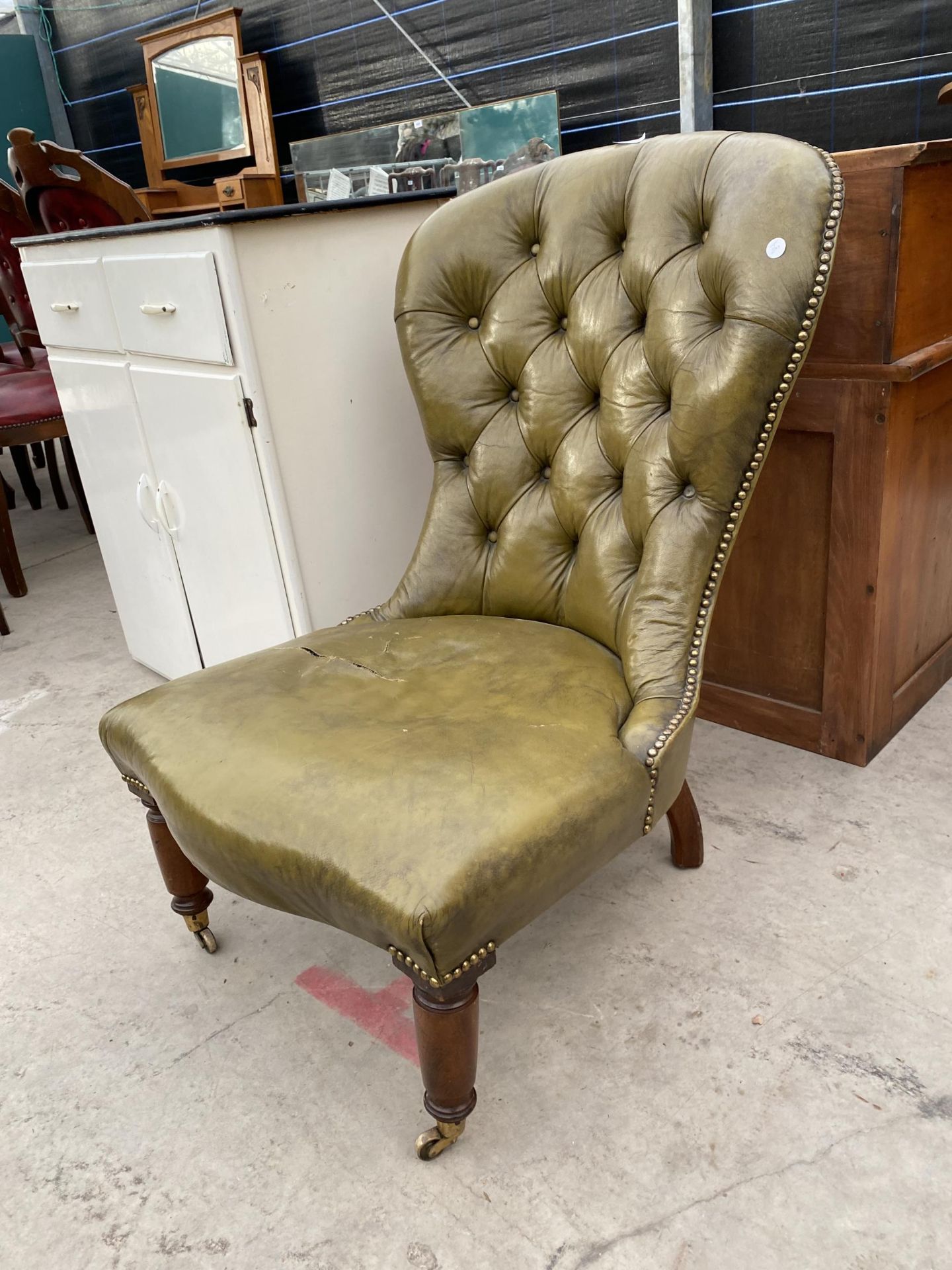 A VICTORIAN STYLE SPOON BUTTON-BACK NURSING CHAIR ON TURNED FRONT LEGS