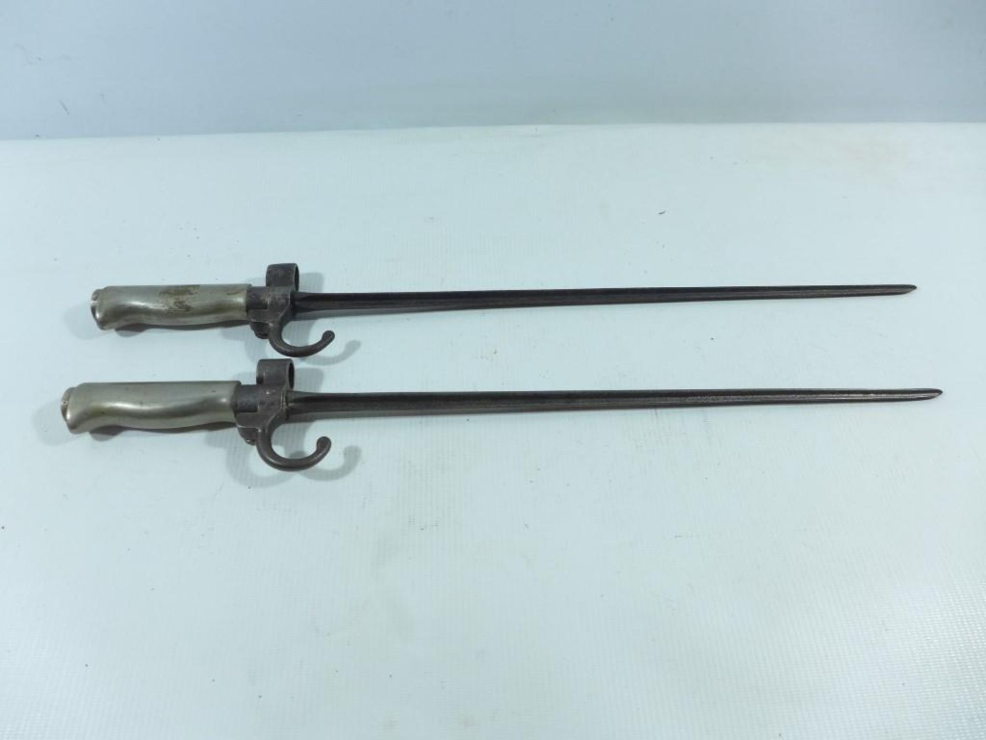 TWO FRENCH 1886 PATTERN LEBEL BAYONETS, LENGTH OF BLADES 37.5CM AND 40CM - Image 2 of 4
