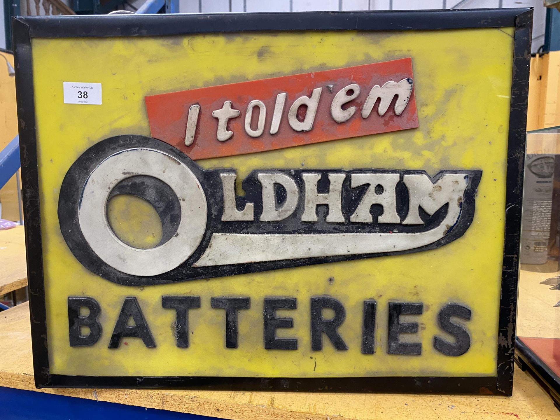 AN 'I TOLD EM' OLDHAM BATTERIES ILLUMINATED BOX SIGN, 39 X 50 X 10CM