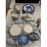 A QUANTITY OF ITEMS TO INCLUDE PARAGON SOUP COUPES AND SAUCERS, ROYAL WORCESTER 'GOLDEN ANNIVERSARY'