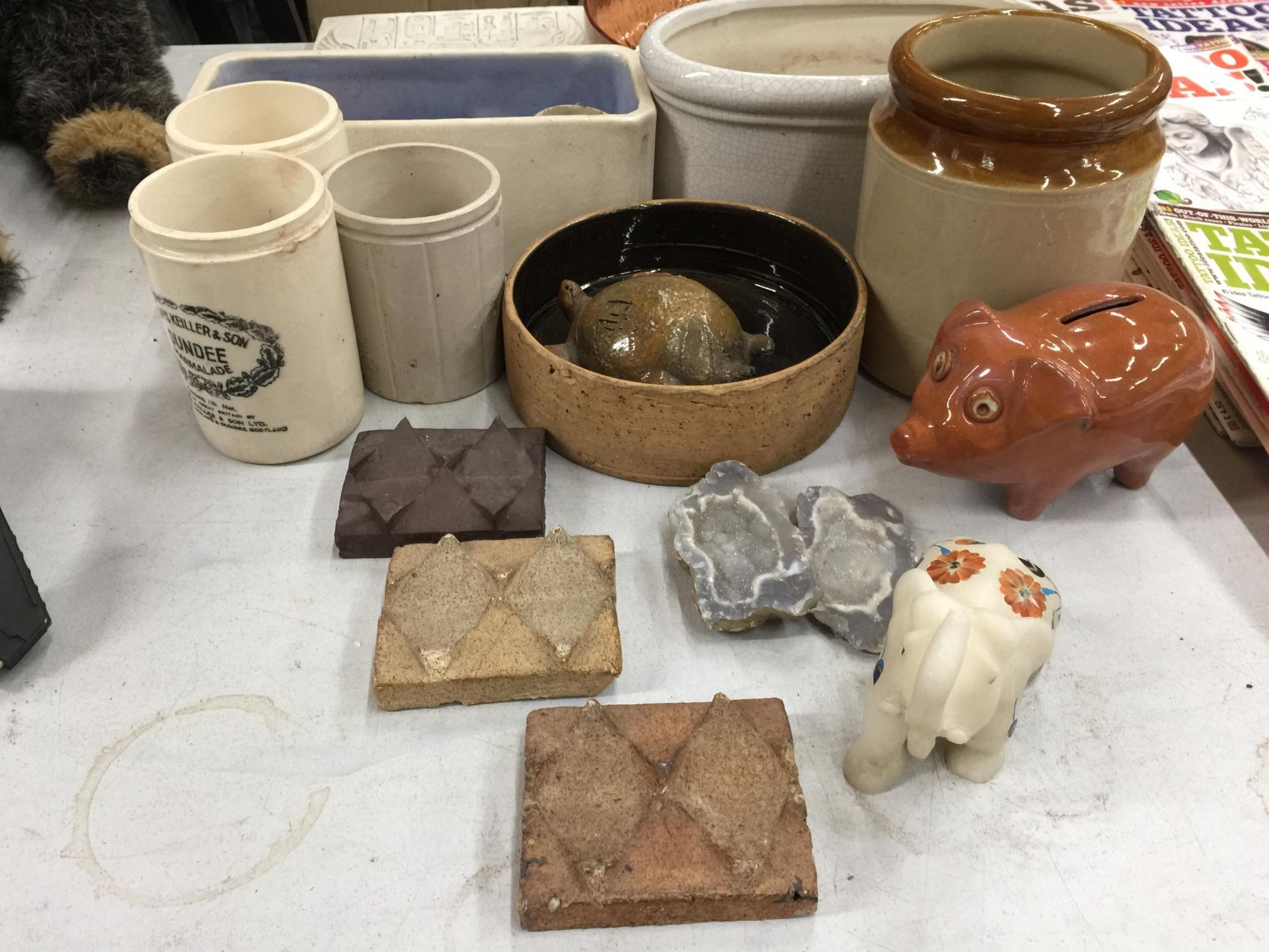 A LARGE QUANTITY OF STONEWARE ITEMS TO INCLUDE MARMALADE POTS, PLANTERS, BOWLS, FIGURES, INLAID - Bild 3 aus 3