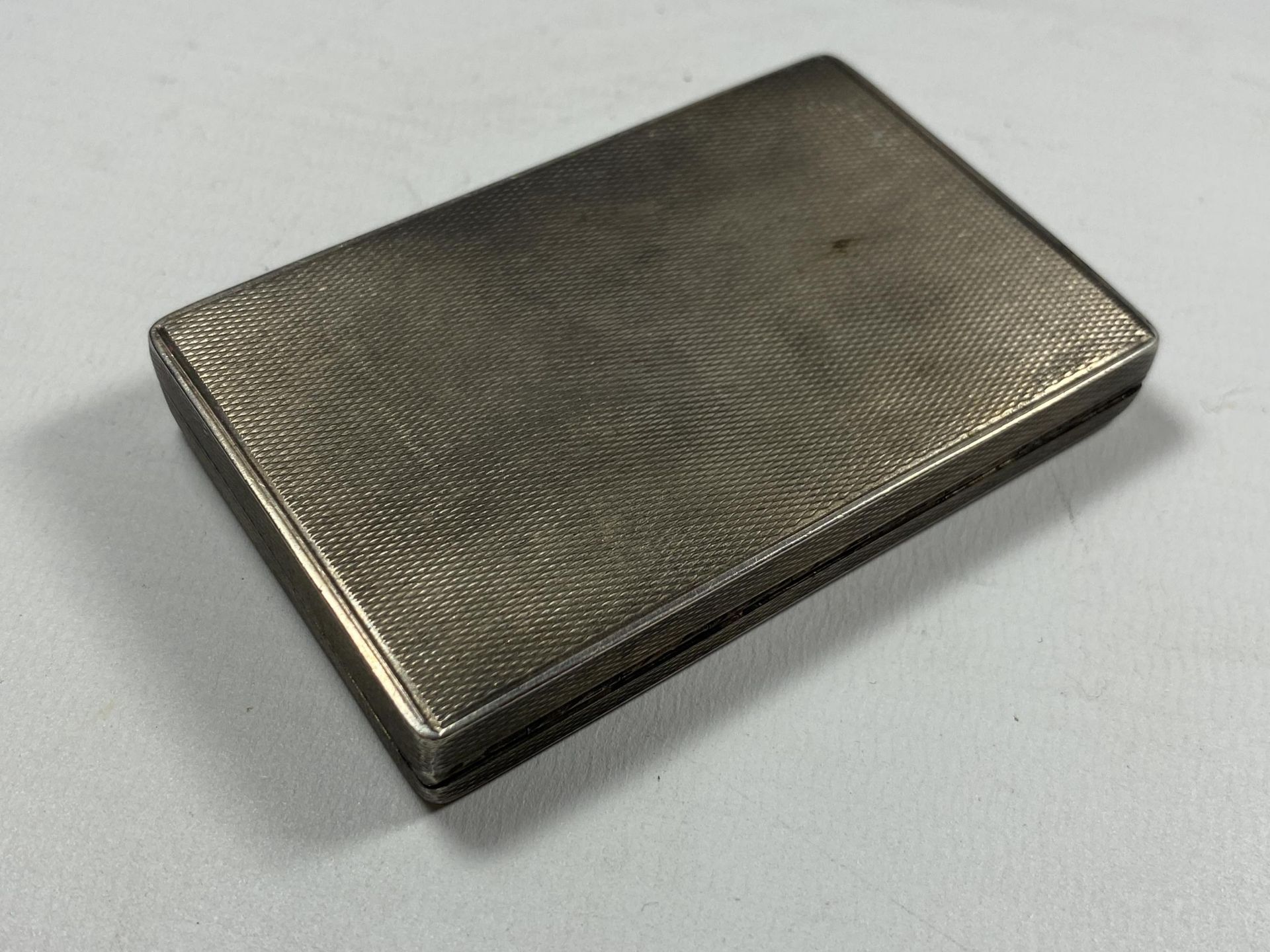 AN ART DECO .925 HALLMARKED SILVER CARD CASE, IMPORT HALLMARKS TO INTERIOR, LENGTH 8CM - Image 3 of 5