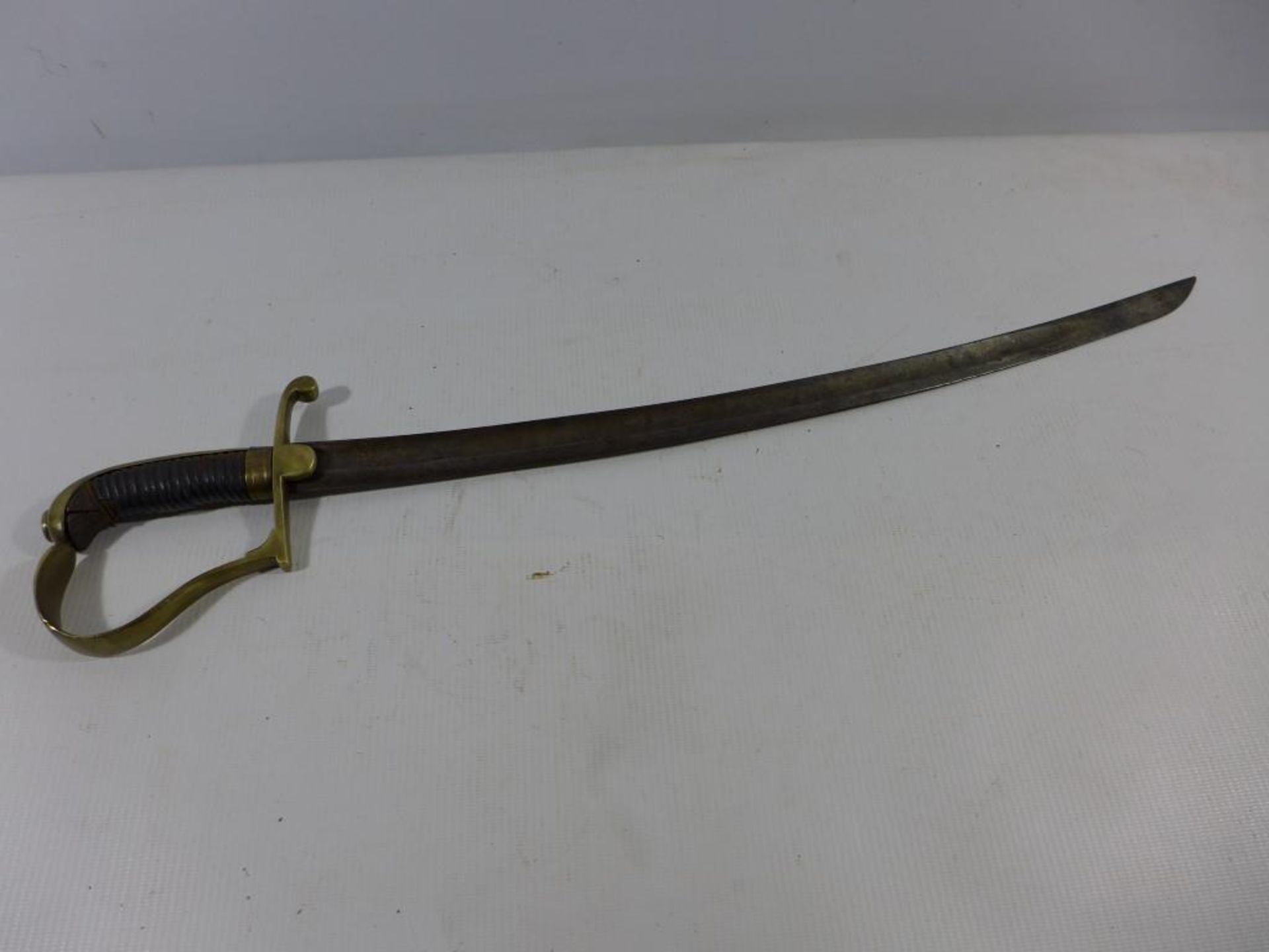 A MID 19TH CENTURY CHILDS SWORD, 47.5CM BLADE, BRASS GUARD - Image 2 of 4