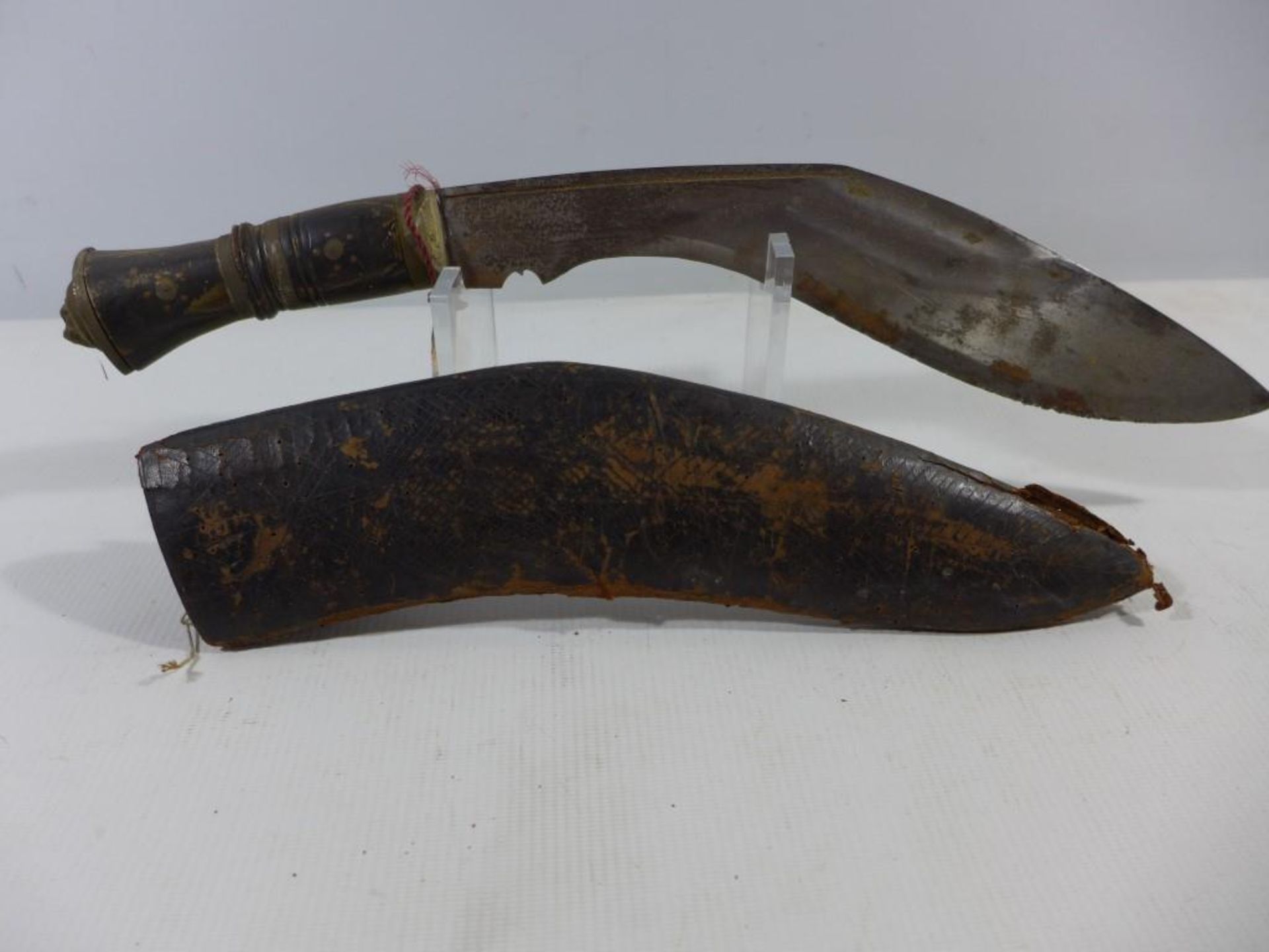 A KUKRI KNIFE AND SCABBARD, 30CM BLADE - Image 2 of 3