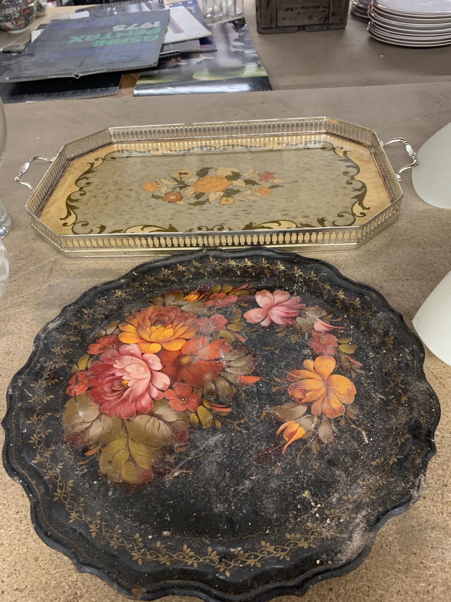 TWO VINTAGE TRAYS TO INCLUDE A BLACK METAL ONE WITH FLORAL DECORATION