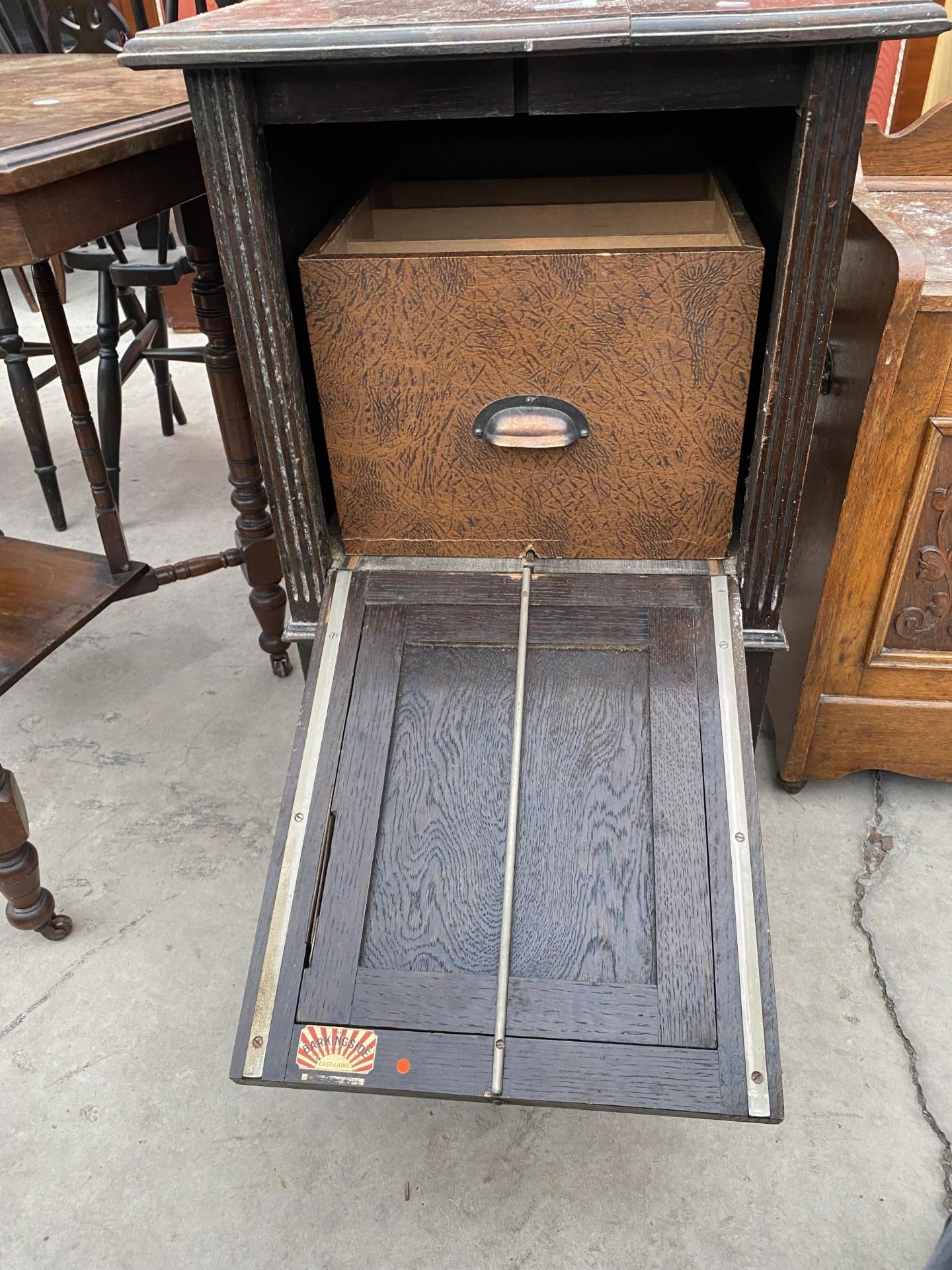 AN OAK 'BARKINGSIDE, EAST-LIGHT' FILING CABINET - Image 3 of 6