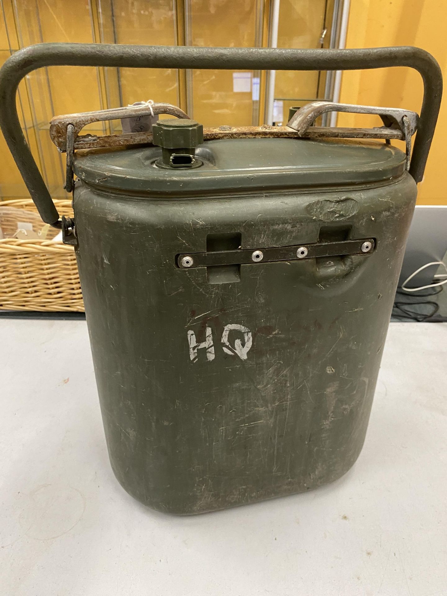 A LARGE MILITARY ISSUE WATER CONTAINER - Image 3 of 3