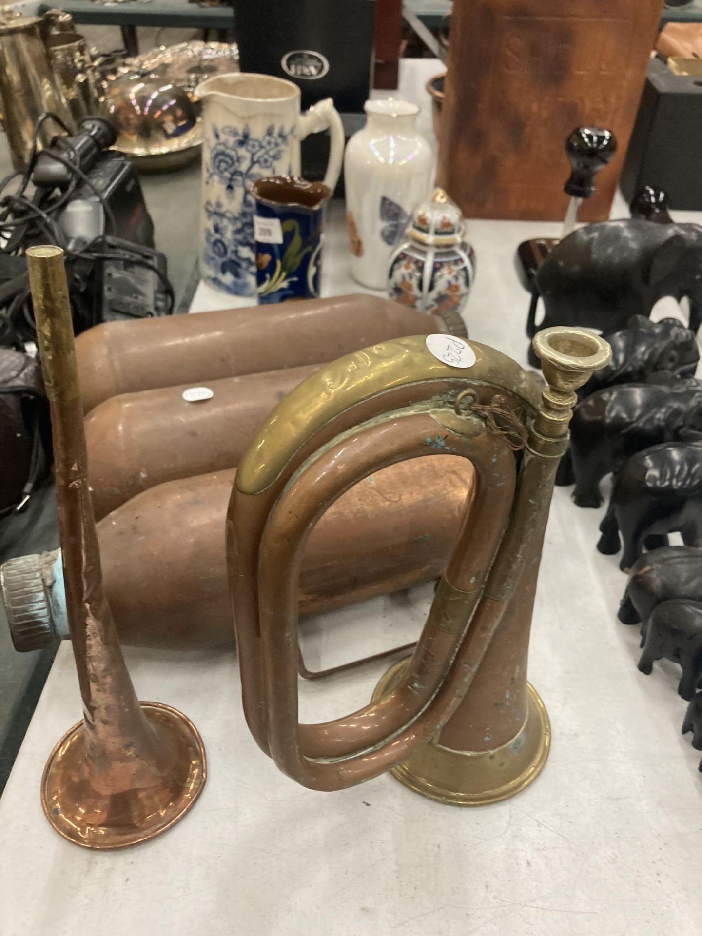 A QUANTITY OF COPPER ITEMS TO INCLUDE A BUGLE, HORN AND THREE HOT WATER BOTTLES - Image 2 of 3