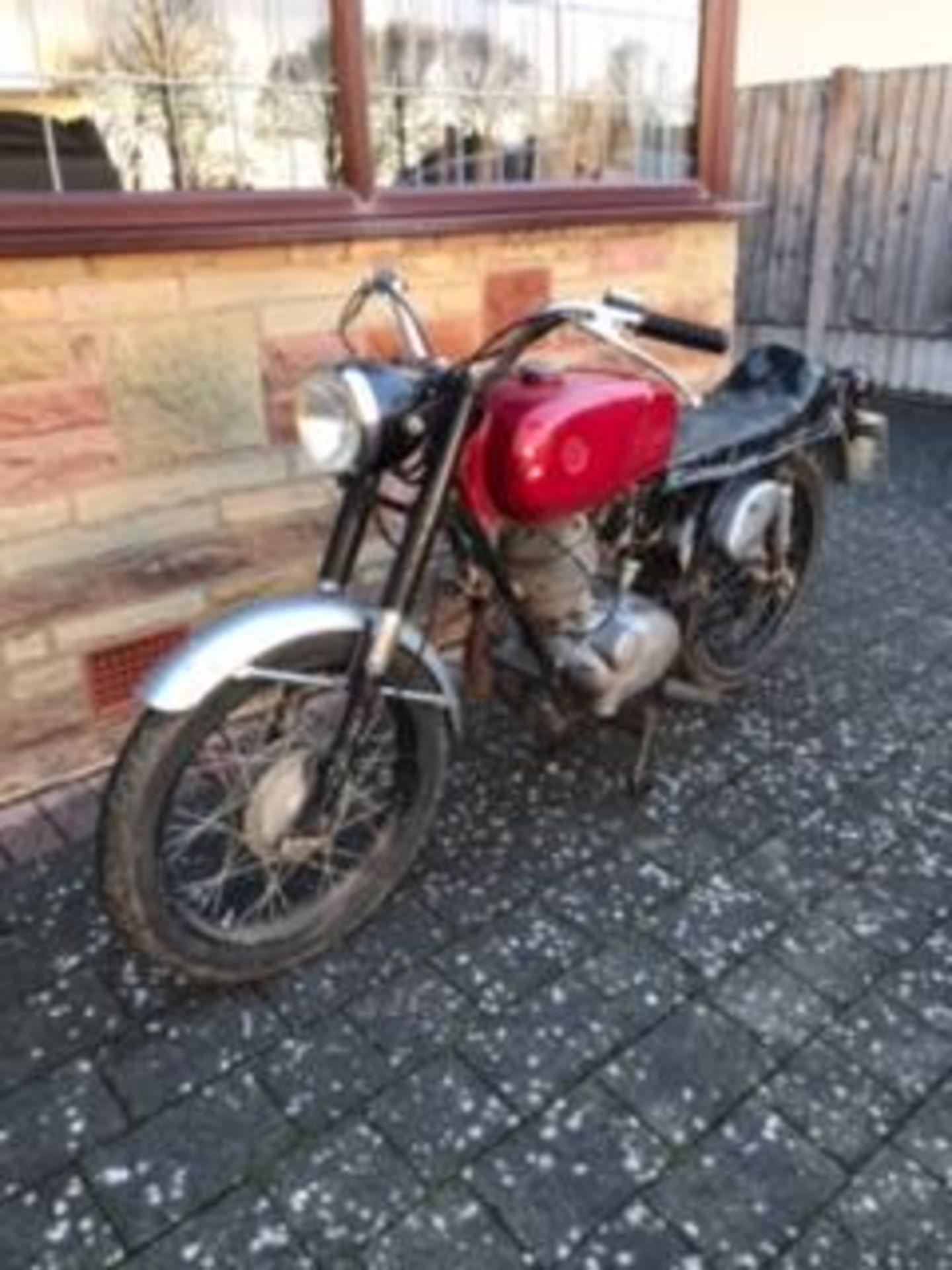 A 1966 GILERA 124, OHV 4 SPEED, PROJECT, STARTED AND RUN UP TO TEMPERATURE LAST WEEK. NO KNOCKS, - Image 2 of 7