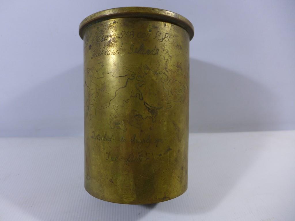 A FALKLAND ISLANDS 105MM SHELL CASE DATED 1978, THE 17CM HIGH SHELL CASE WITH INSCRIPTION 'PTE NASIR