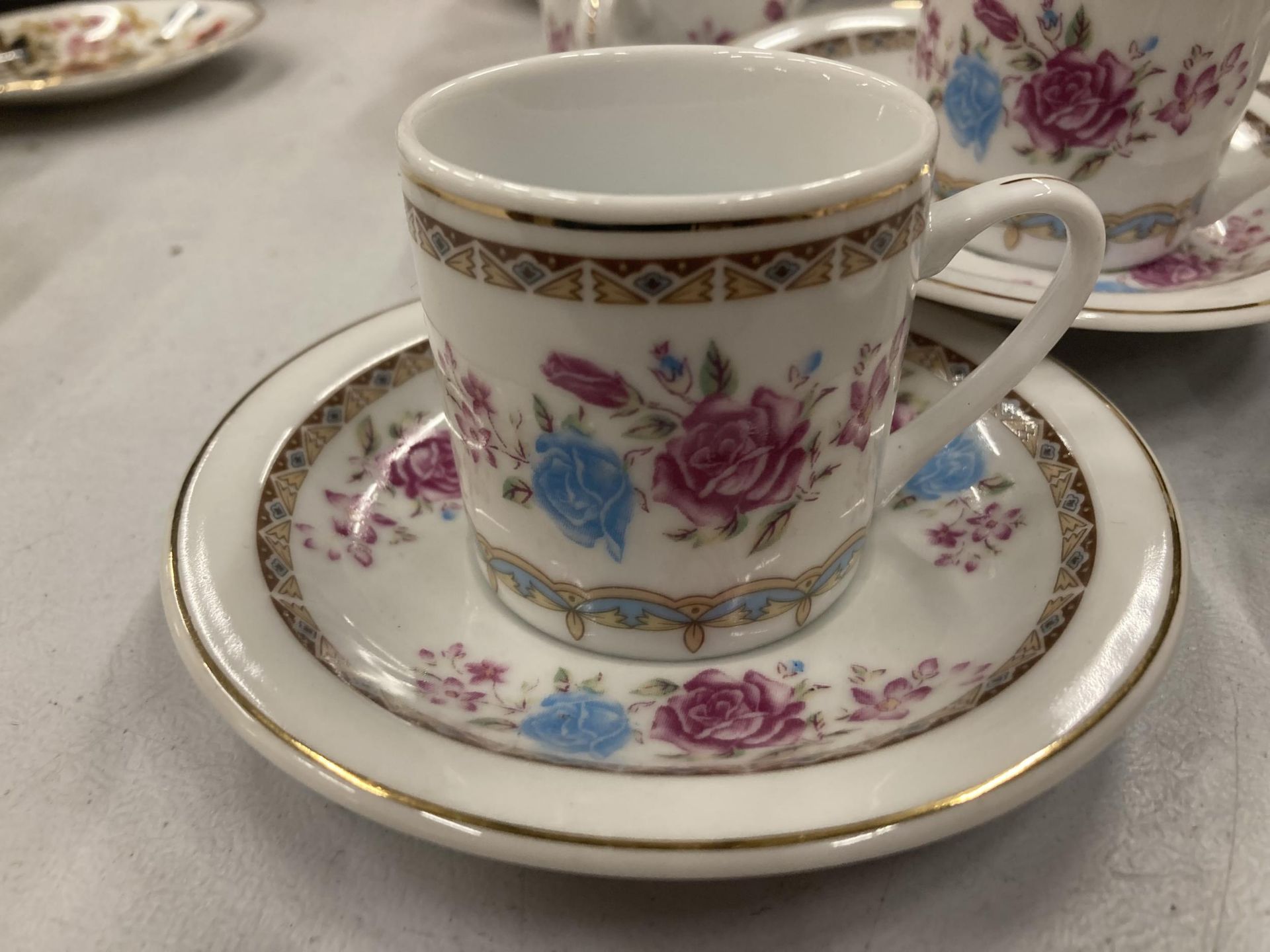 A QUANTITY OF CHINA CUPS AND SAUCERS PLUS A SUGAR BOWL - Image 2 of 5