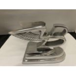 A CHROME BENTLEY 'B' ON A BASE HEIGHT 14CM