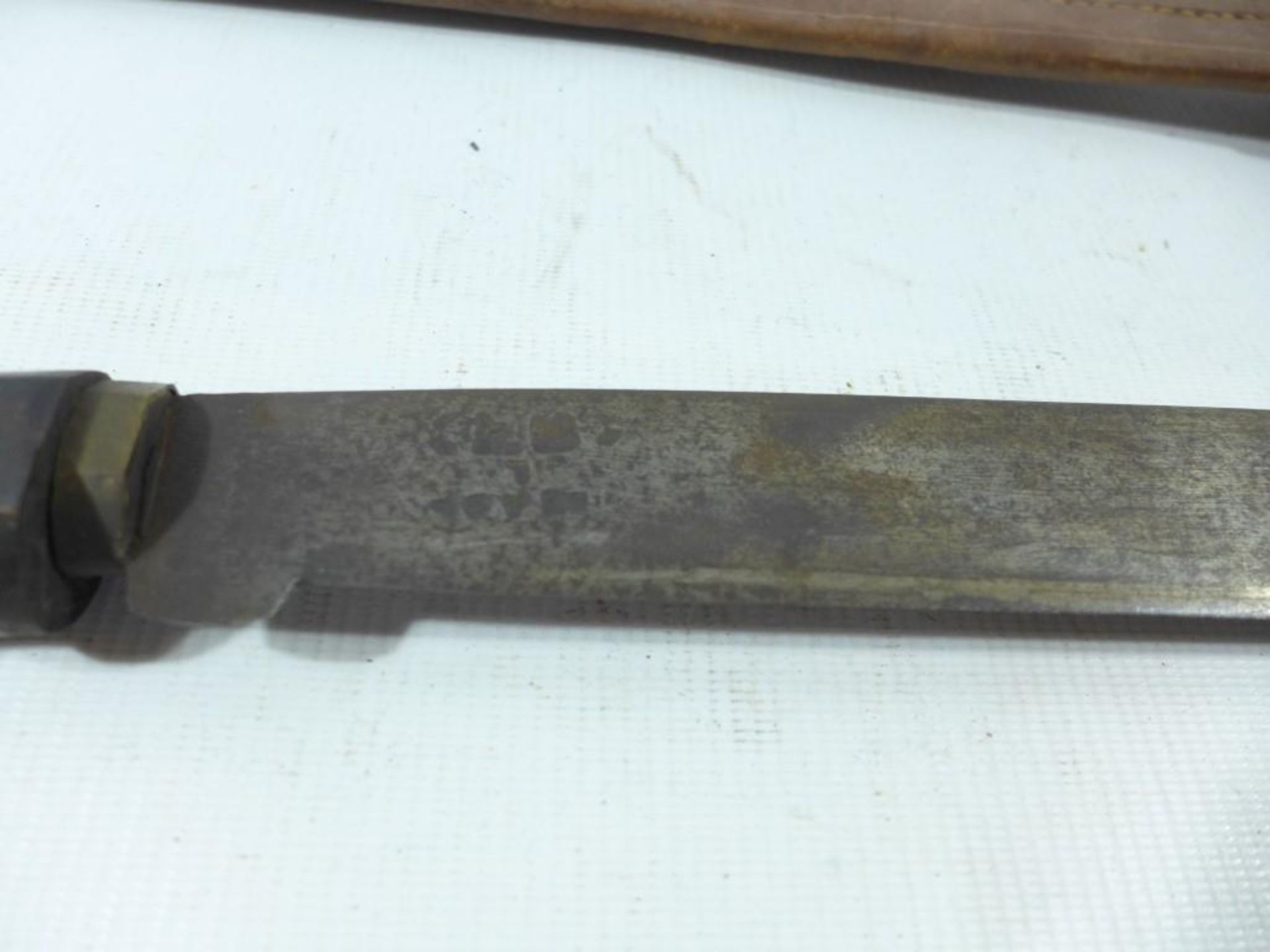 A MID 20TH CENTURY MACHETTE AND SCABBARD, 47CM BLADE - Image 2 of 5