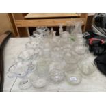 AN ASSORTMENT OF GLASS WARE TO INCLUDE VASES AND DESSERT BOWLS ETC