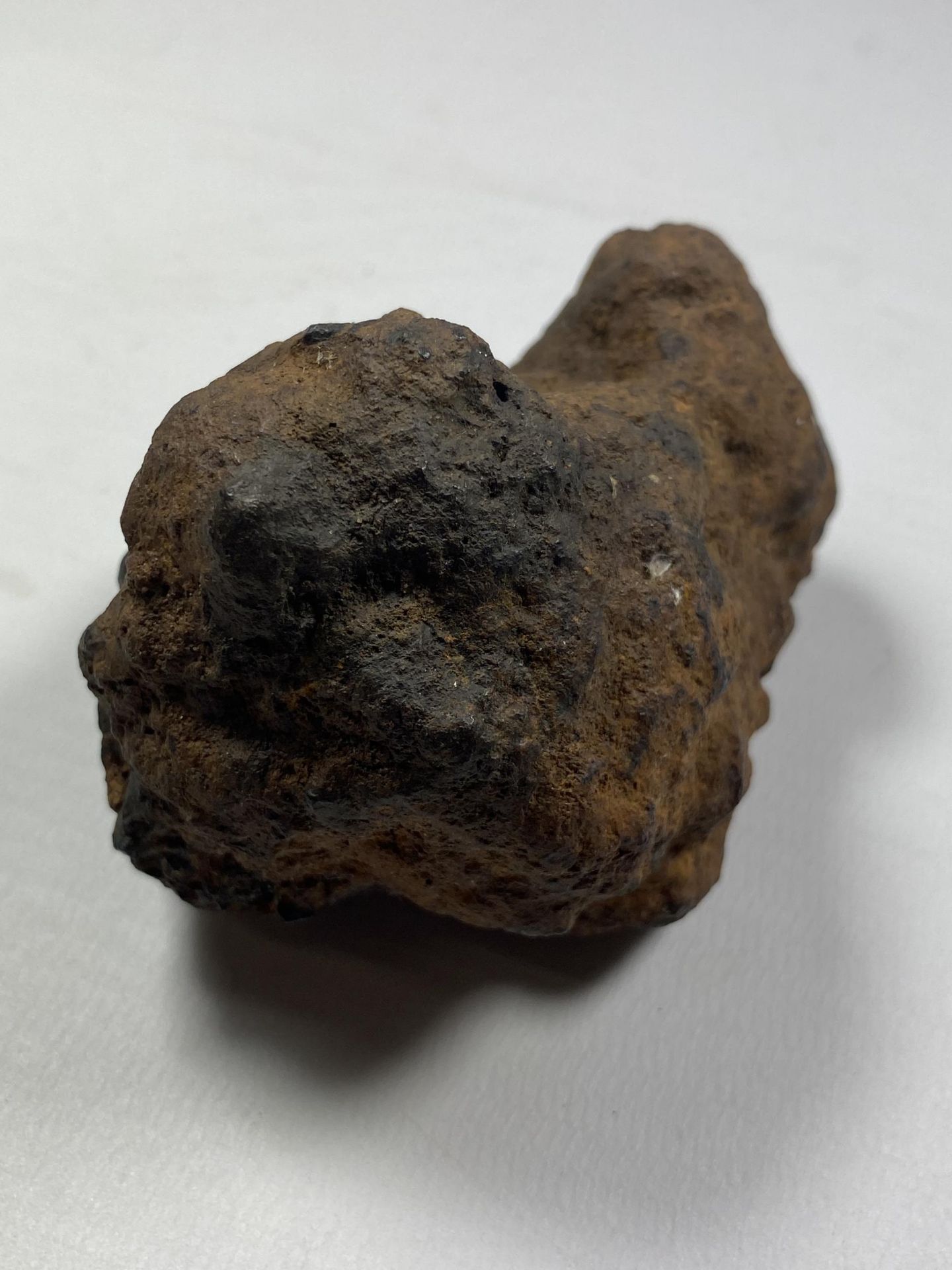 A BELIEVED METEORITE STONE, LENGTH 8CM - Image 3 of 3