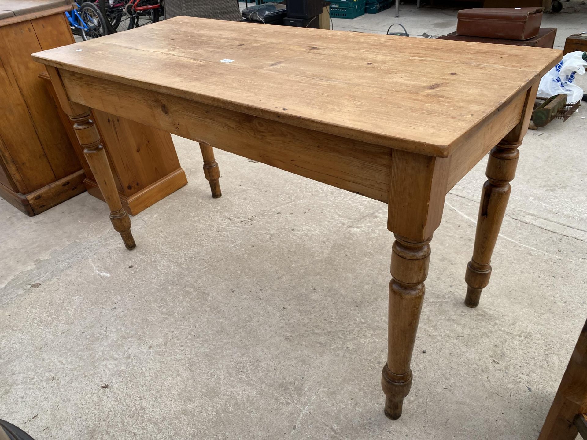 A VICTORIAN PINE KITCHEN TABLE ON TURNED LEGS, 54X24" - Image 2 of 3