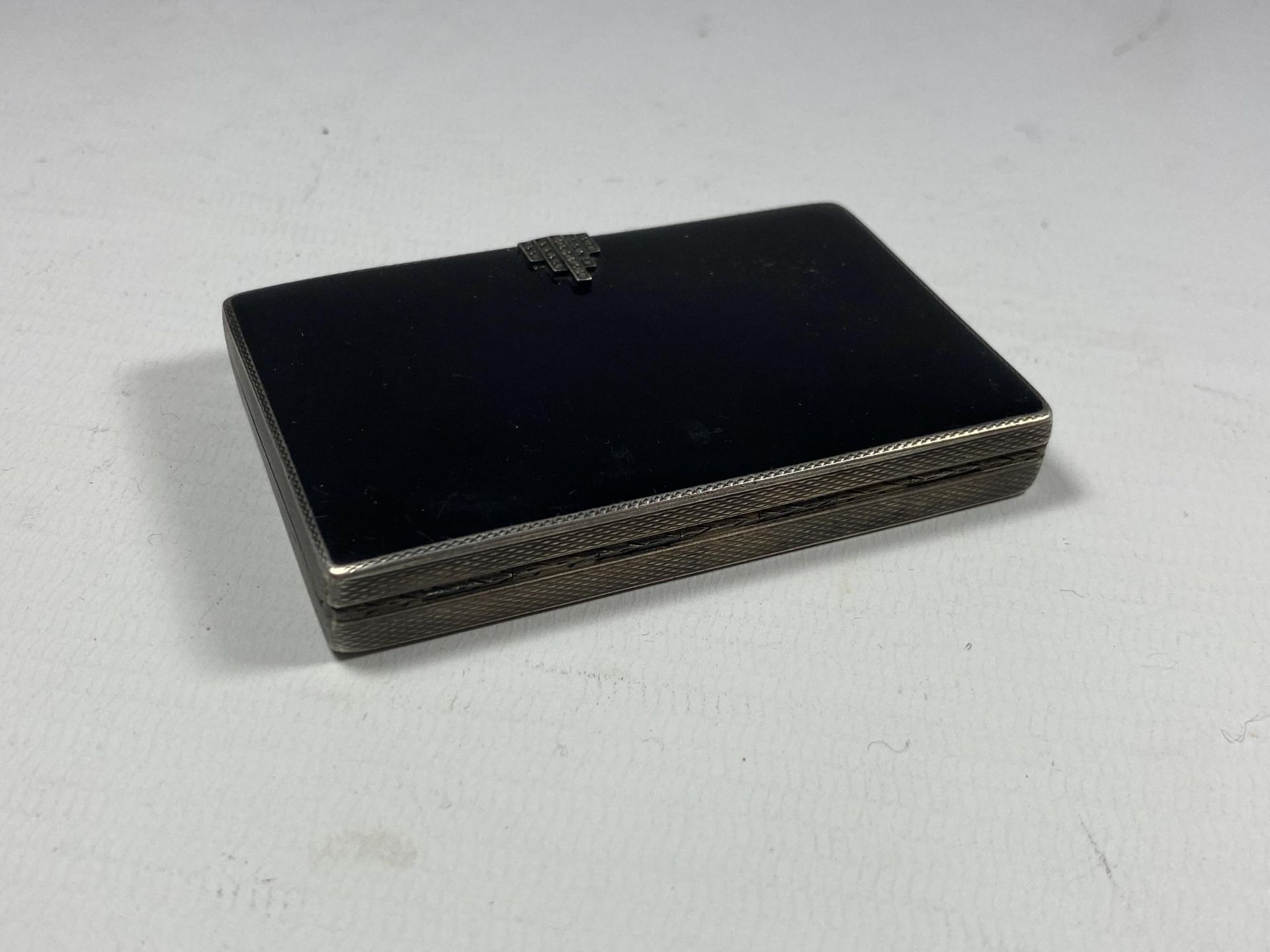 AN ART DECO .925 HALLMARKED SILVER CARD CASE, IMPORT HALLMARKS TO INTERIOR, LENGTH 8CM - Image 2 of 5